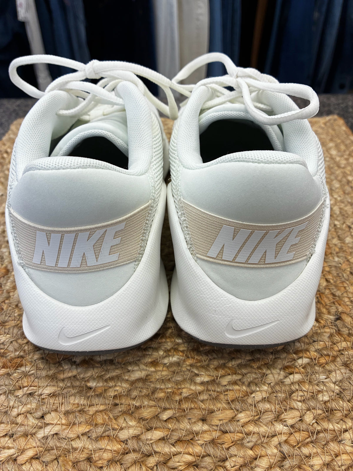Pre-owned NIKE Off white Cream Trim Size 9 Sneaker