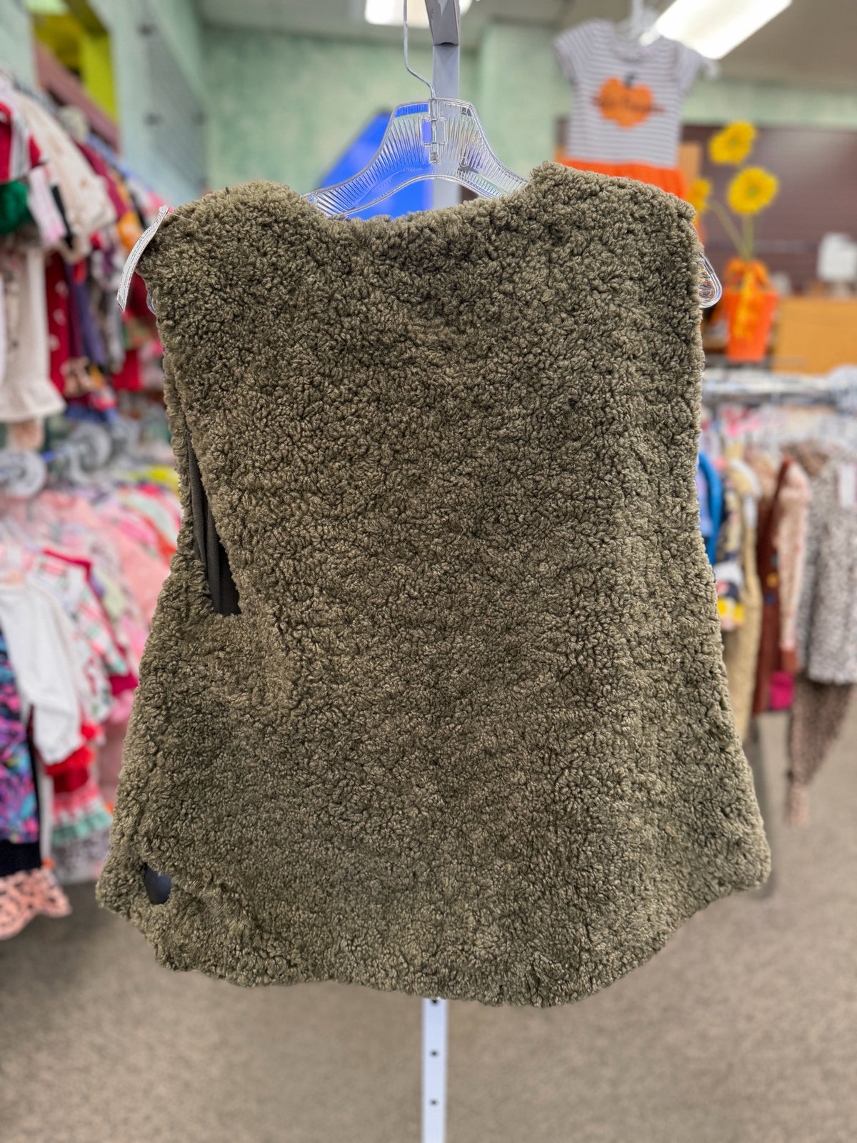 Pre-owned AKEMI+KIN Dark green Size M Sleeveless Vest