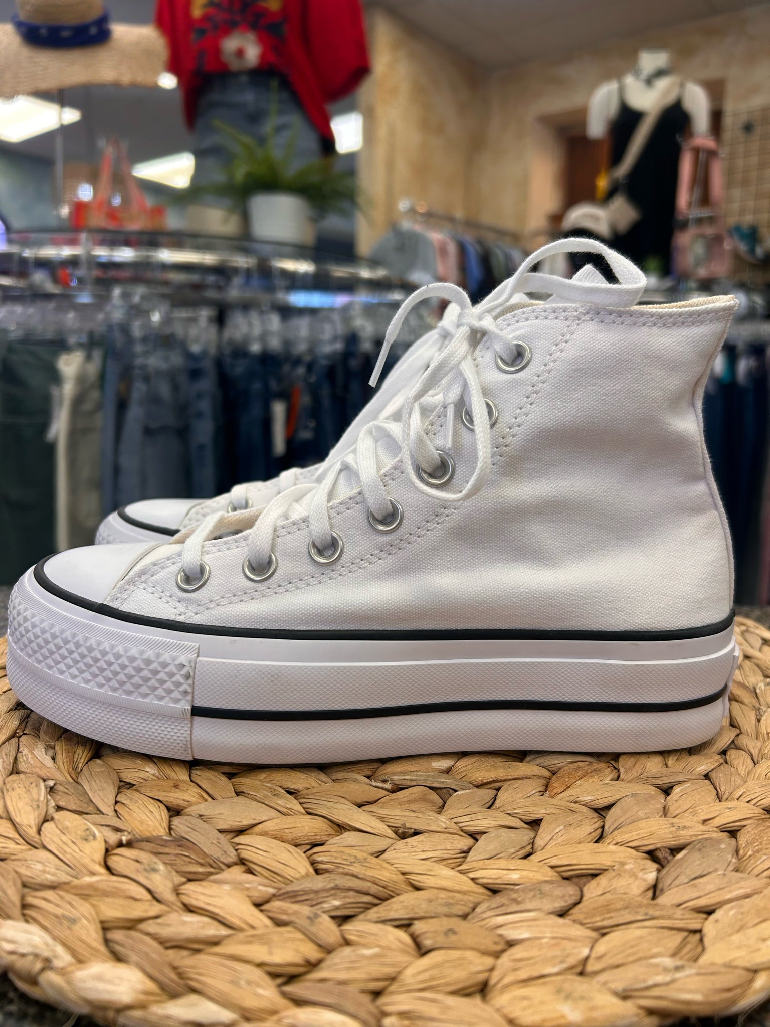 Pre-owned CONVERSE White Black Trim Size 5.5 Designer Sneaker