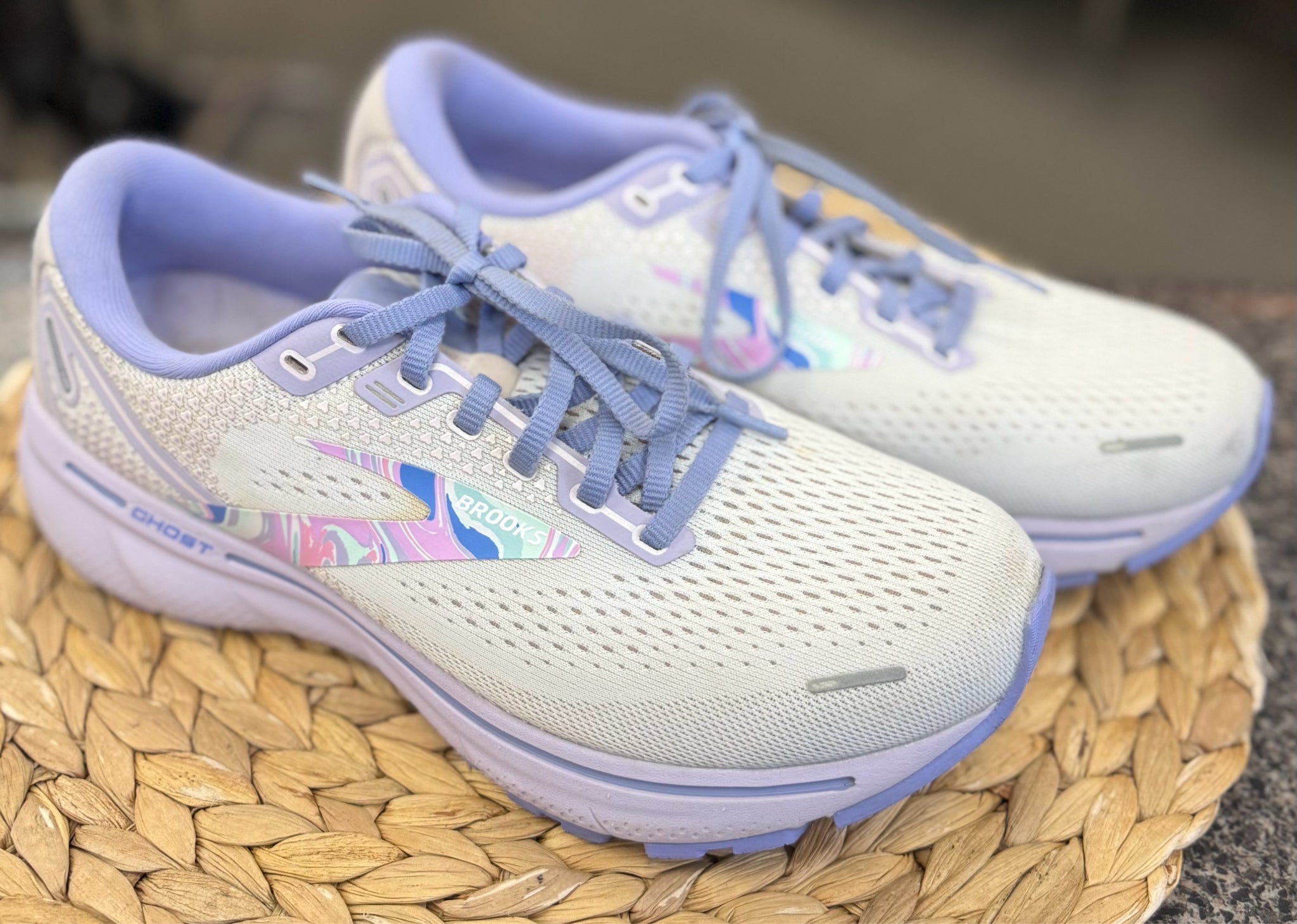 Pre-owned BROOKS Lavender Gray Size 9 Designer Sneaker