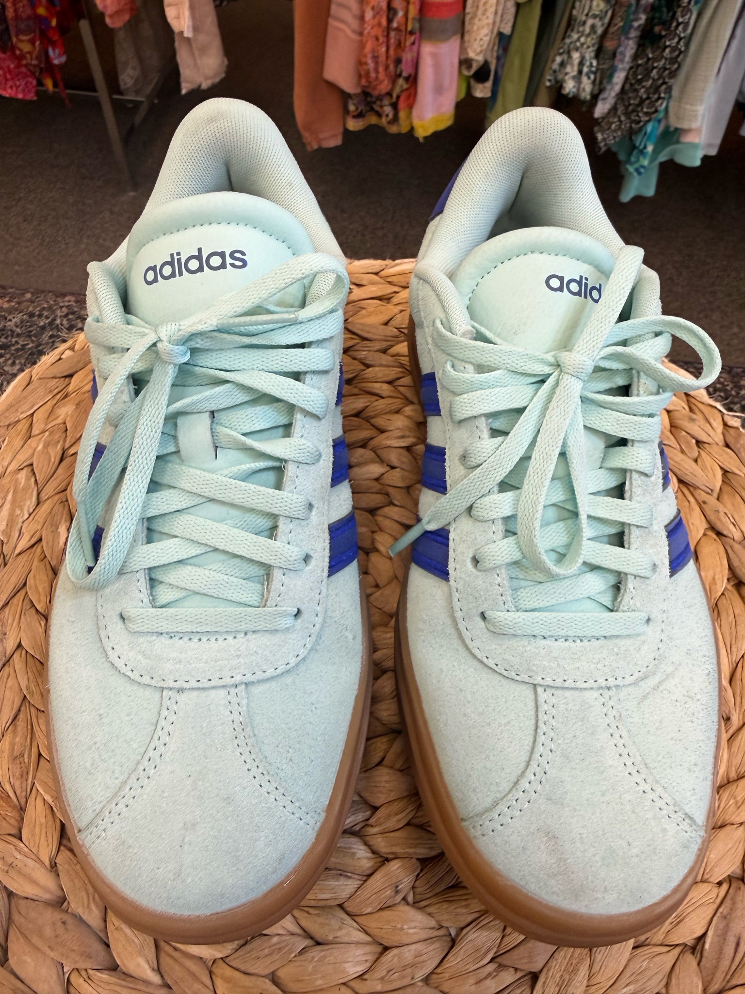 Pre-owned ADIDAS Mint Blue Trim Size 7 Sneaker