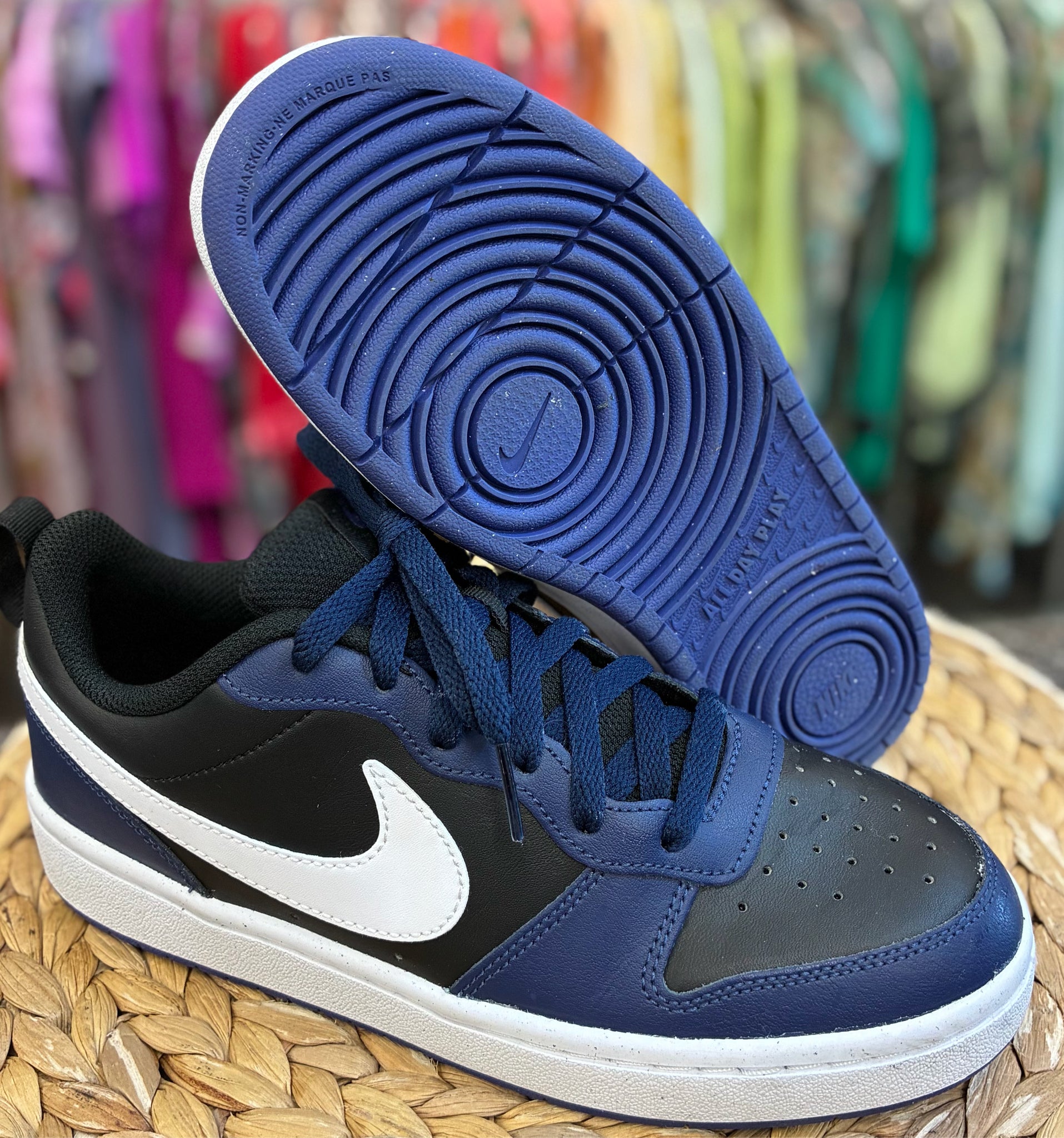 Pre-owned NIKE Navy Black C-SIZE 6.5 Boys Sneaker