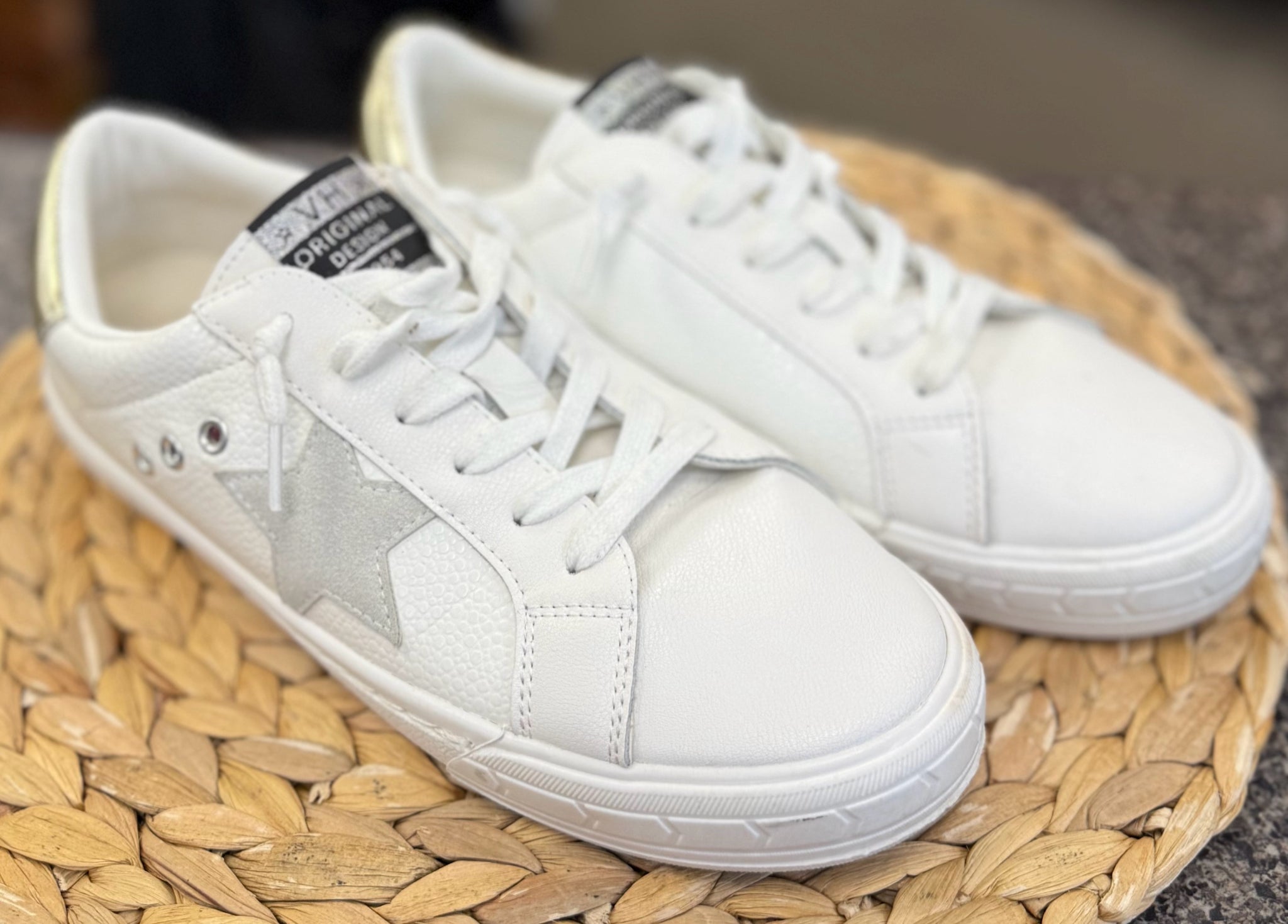 Pre-owned VINTAGE HAVANA White Gold Trim Size 8.5 Designer Sneaker