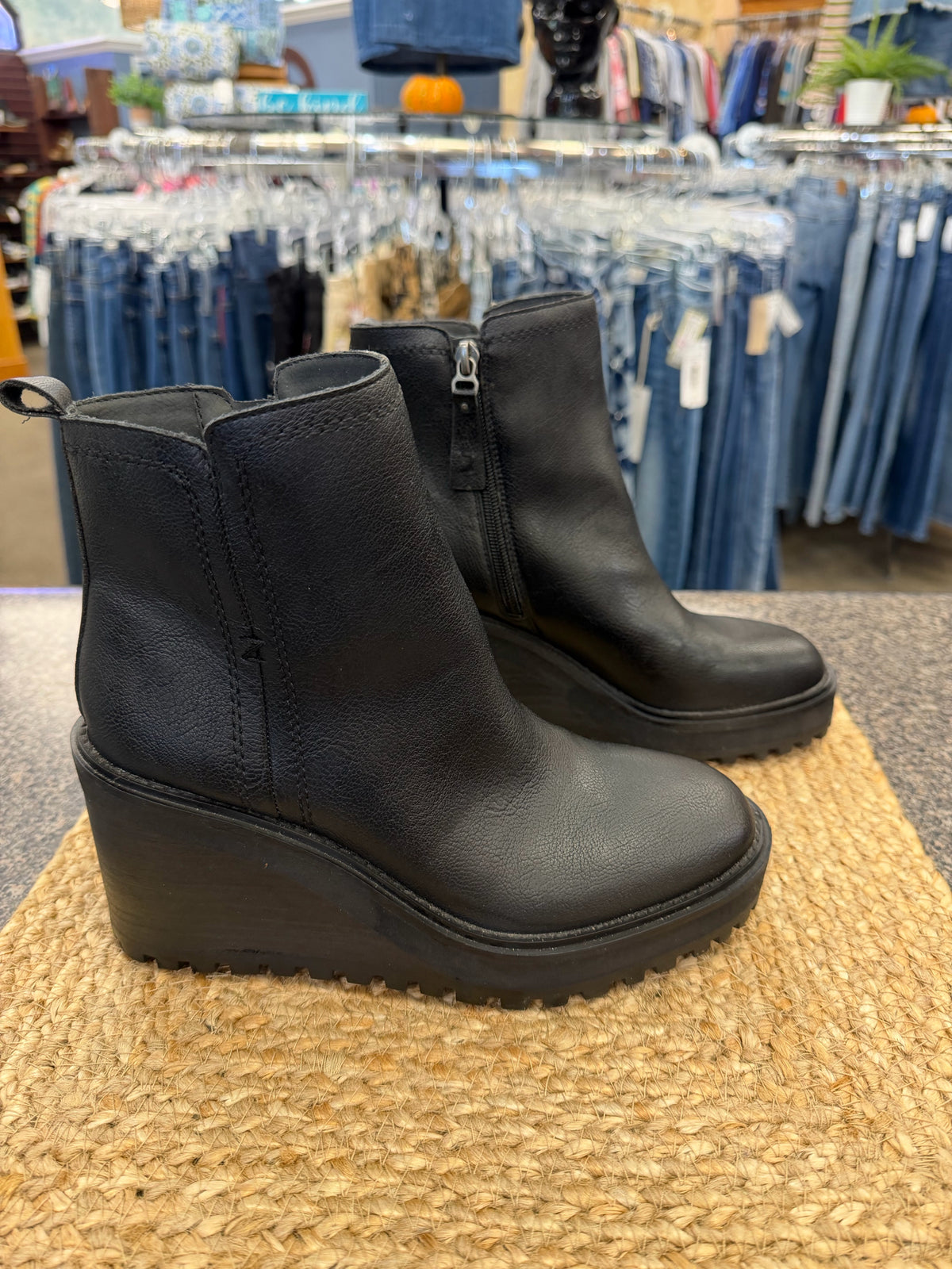 Pre-owned Zodiac Black Size 6.5 Boot