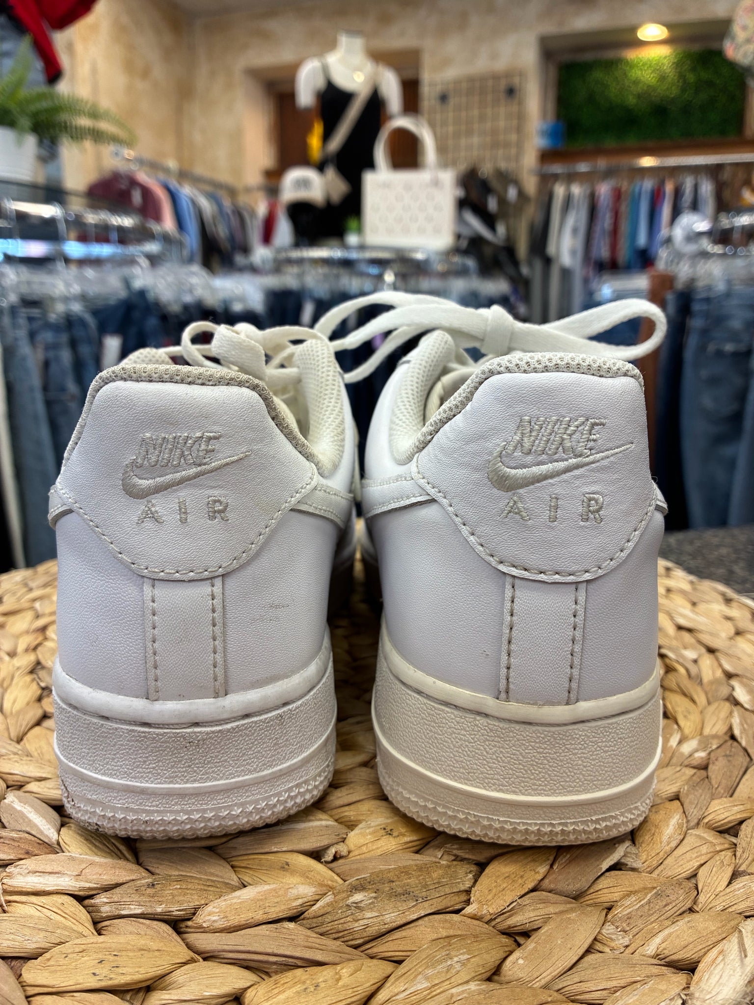 Pre-owned NIKE AIR FORCE White Size 8.5 Designer Sneaker