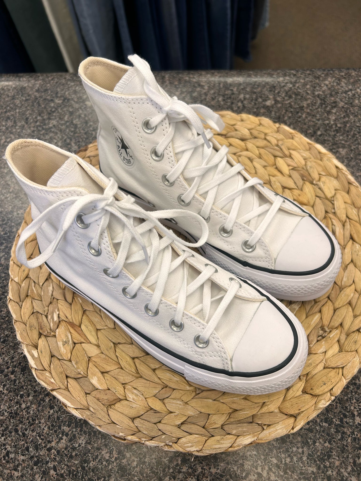 Pre-owned CONVERSE White Black Trim Size 5.5 Designer Sneaker