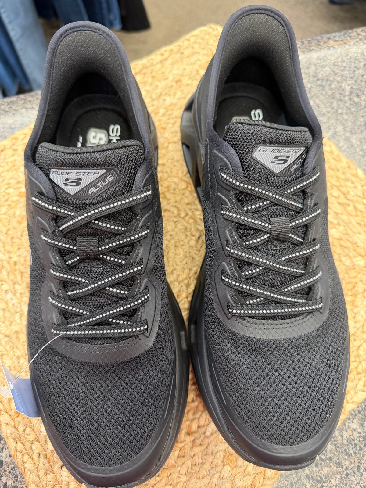 Pre-owned SKECHERS Black SHOE SIZE 9 MENS Sneakers