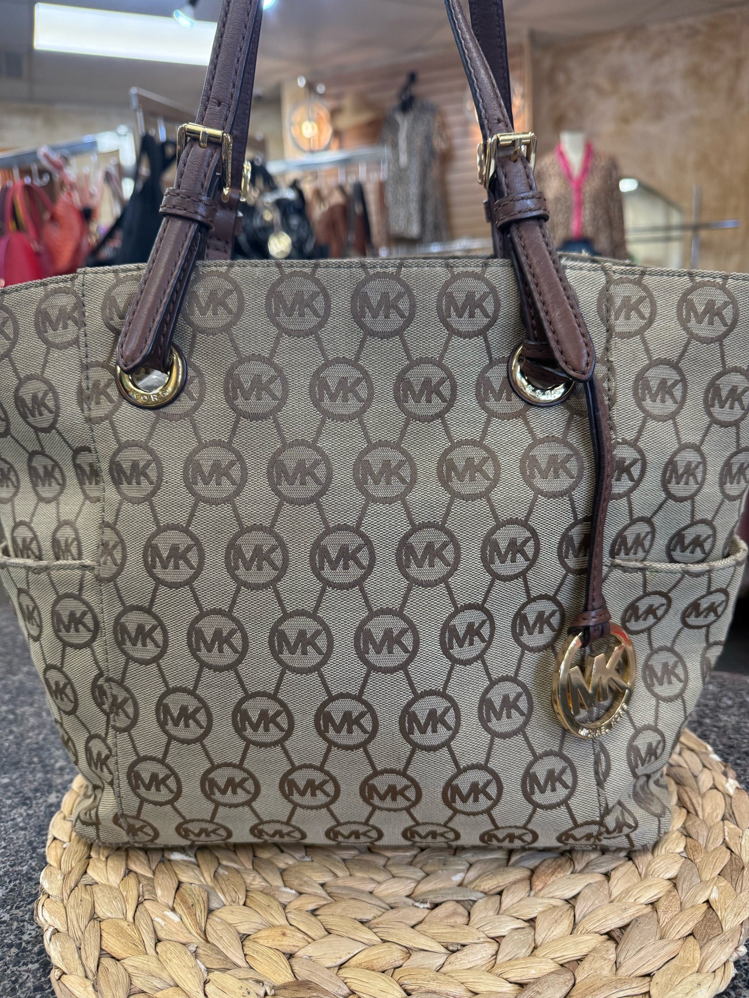 Pre-owned MICHAEL KORS Tan Signature Brown Shoulder Designer Purse