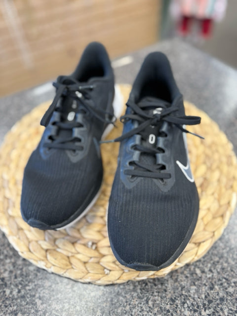Pre-owned NIKE Black SHOE SIZE 8 MENS Designer Sneaker