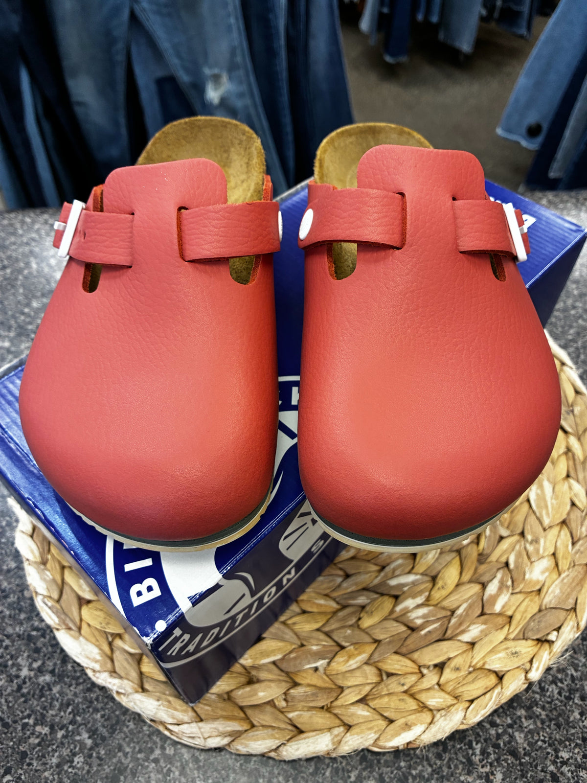 New with Tag BIRKENSTOCK Dusty Rose Cream Trim Size 5 Designer Shoe