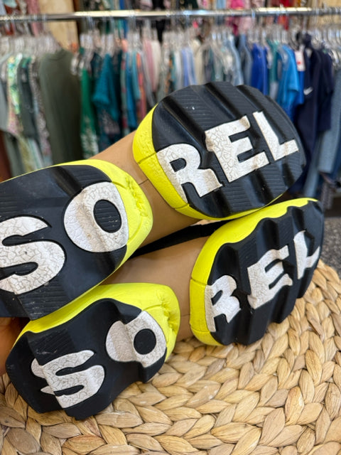 Pre-owned SOREL Black Yellow Trim Size 8.5 Designer Sneaker