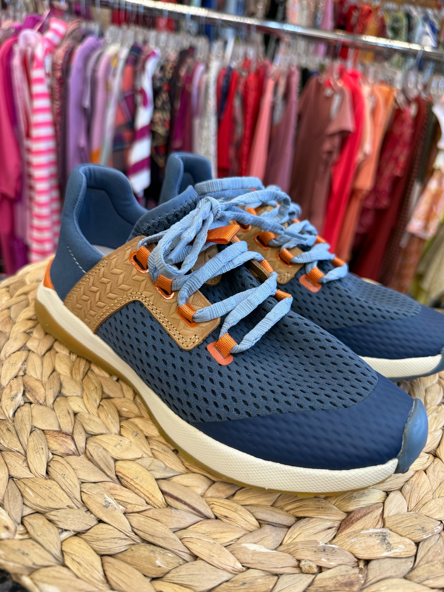 Pre-owned OLUKAI Navy Orange Trim Size 6 Designer Sneaker