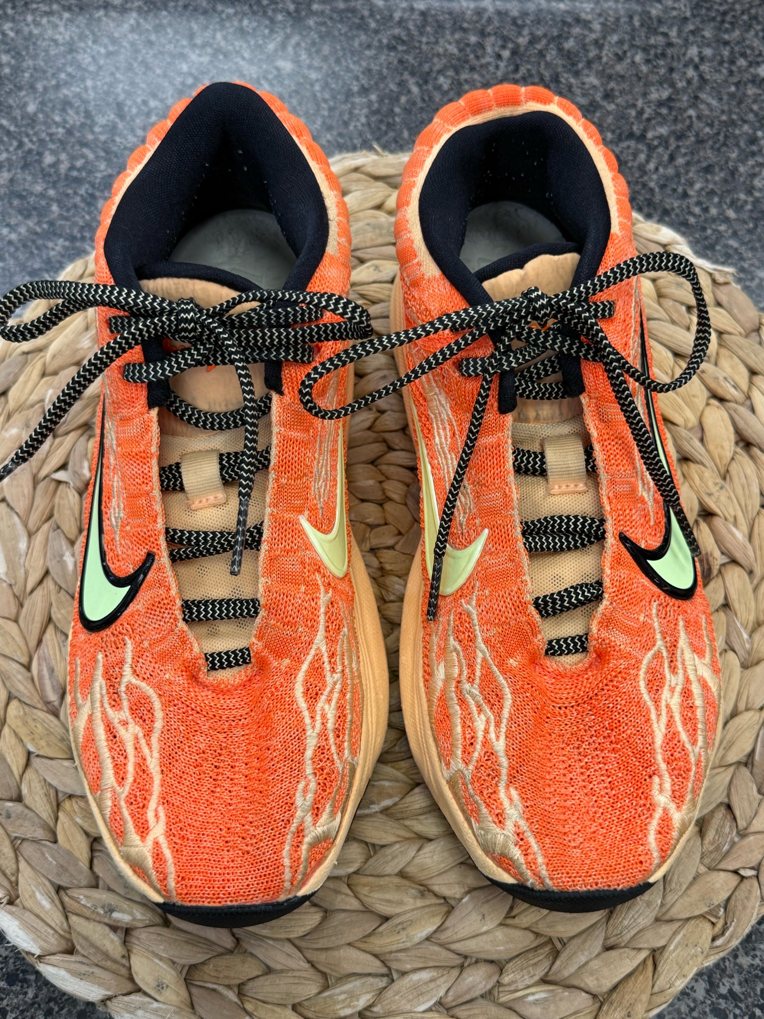 Pre-owned NIKE Orange Yellow Trim SHOE SIZE 7 MENS Designer Sneaker