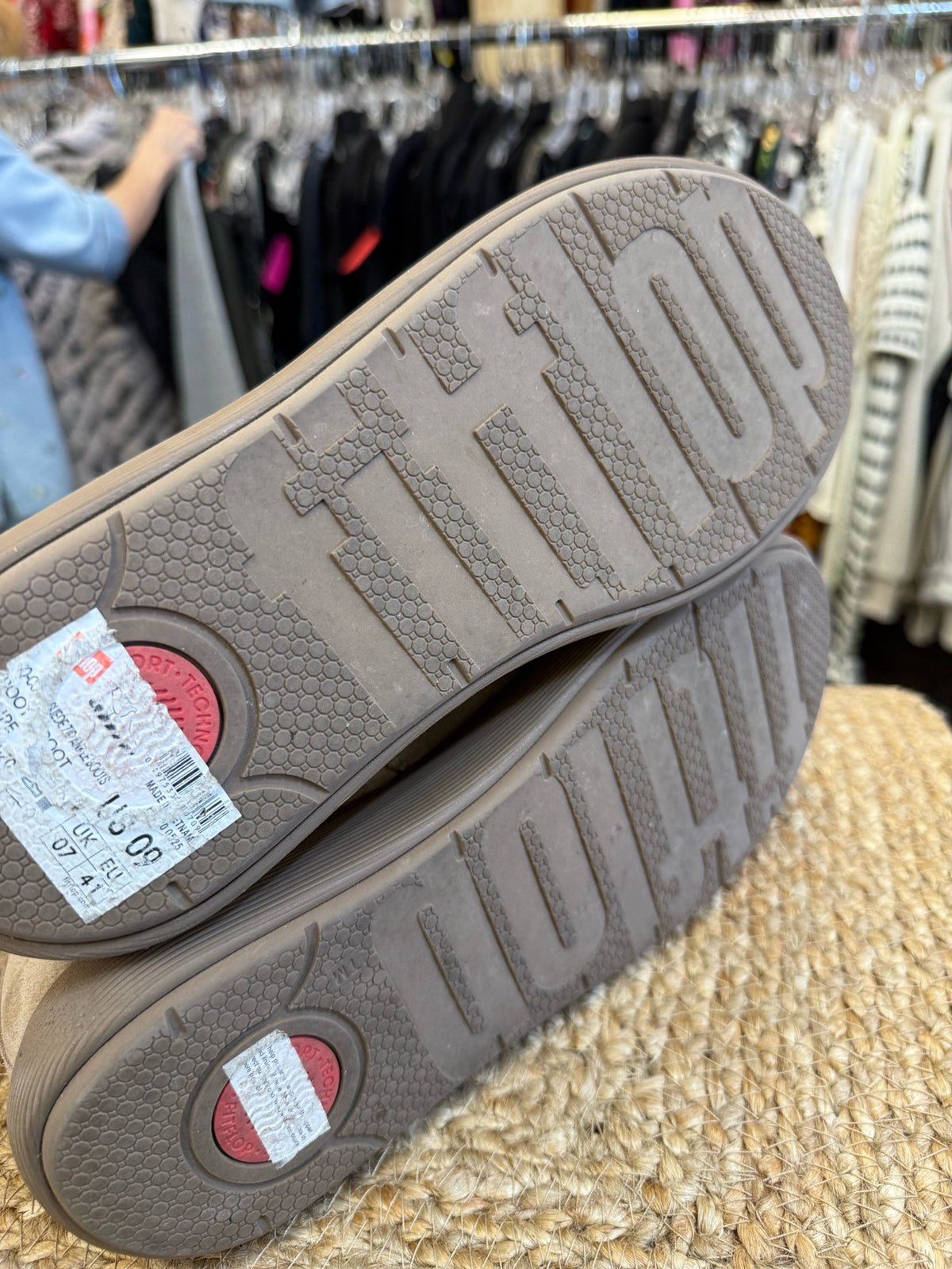 Pre-owned FITFLOPS Tan Size 9 Bootie