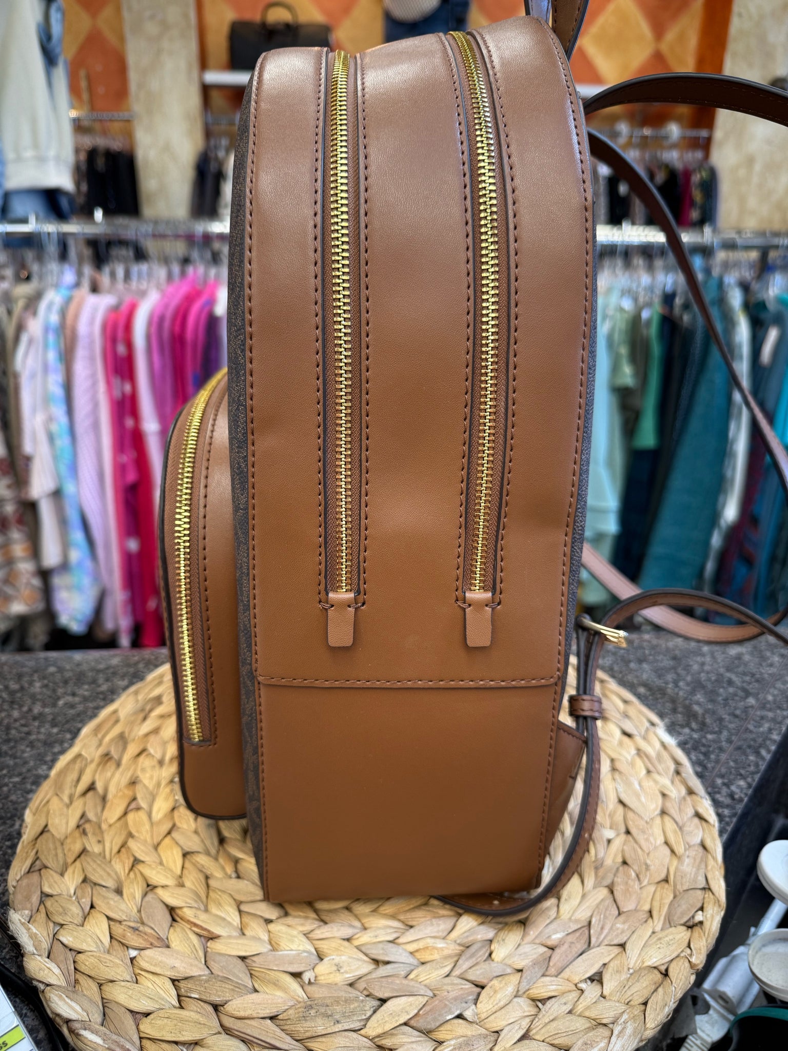 Pre-owned MICHAEL KORS Brown Signature Tan Backpack Designer Purse