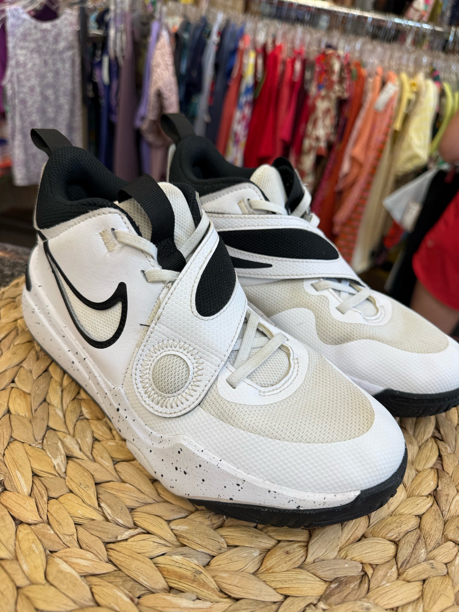 Pre-owned NIKE White Black C-SIZE 6 Boys Sneaker