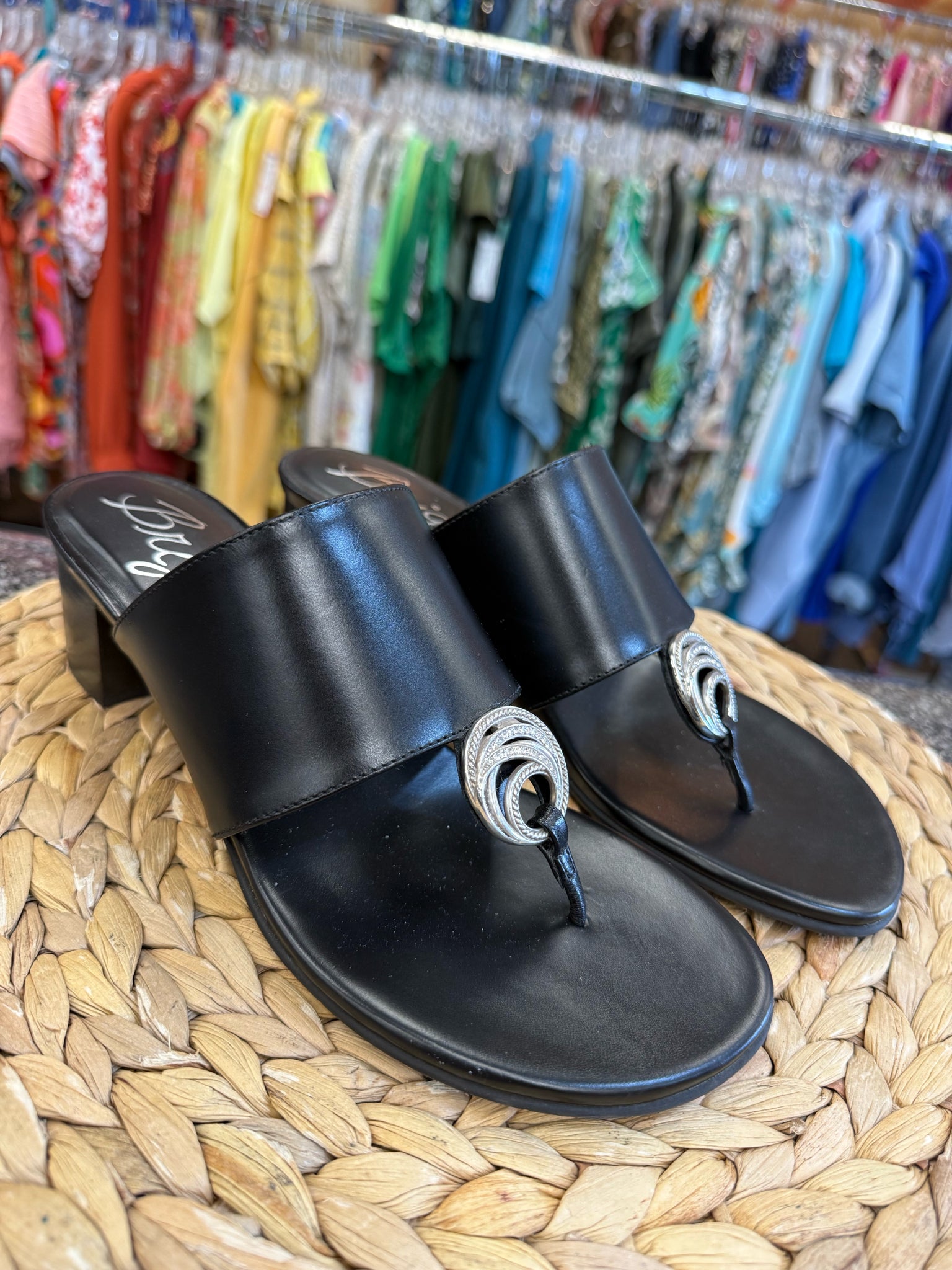 Pre-owned BRIGHTON Black Silver Trim Size 8.5 Sandal