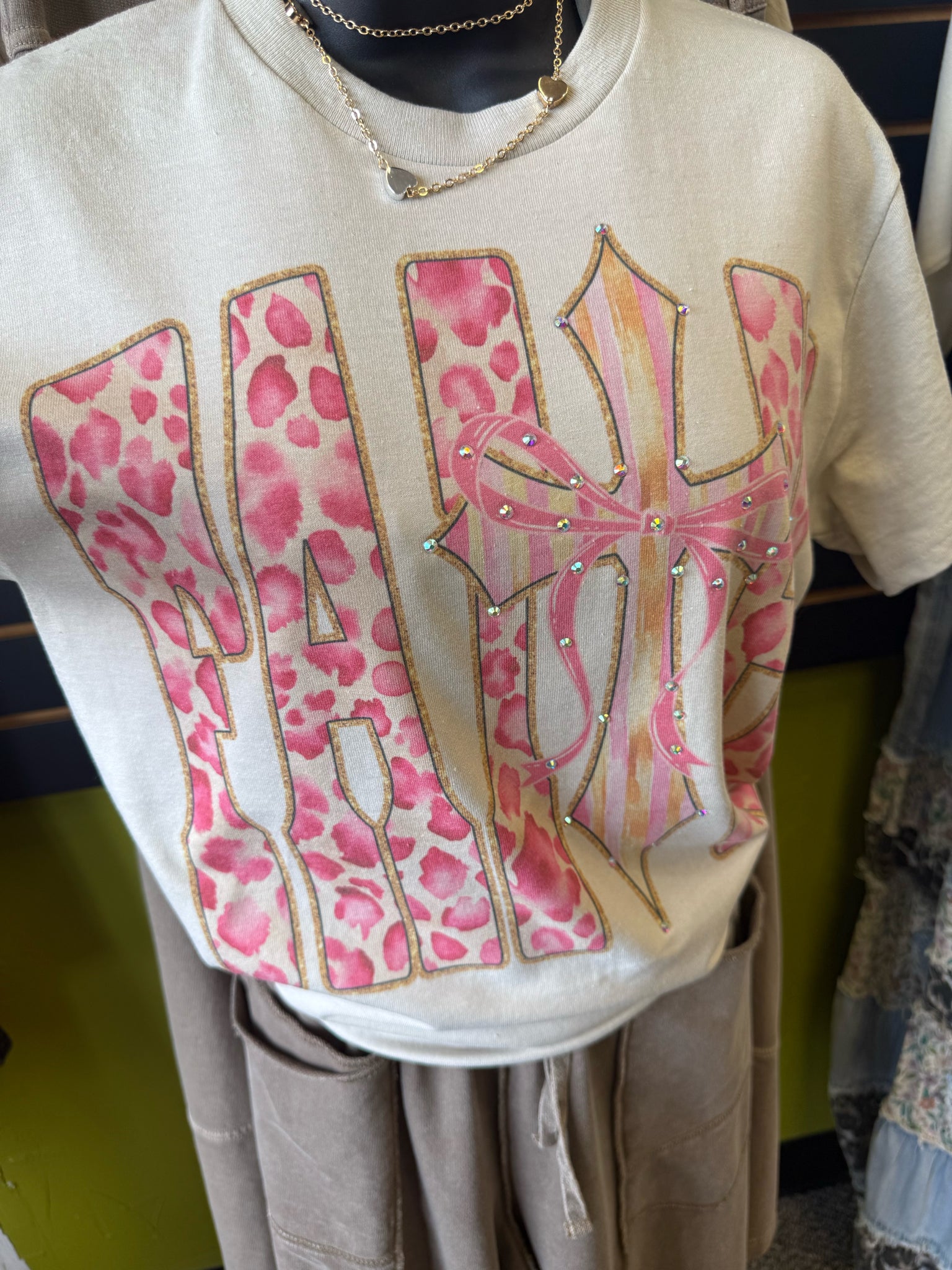 New Wild Tribe Tan Pink Animal Trim Size S Short Sleeve Tee