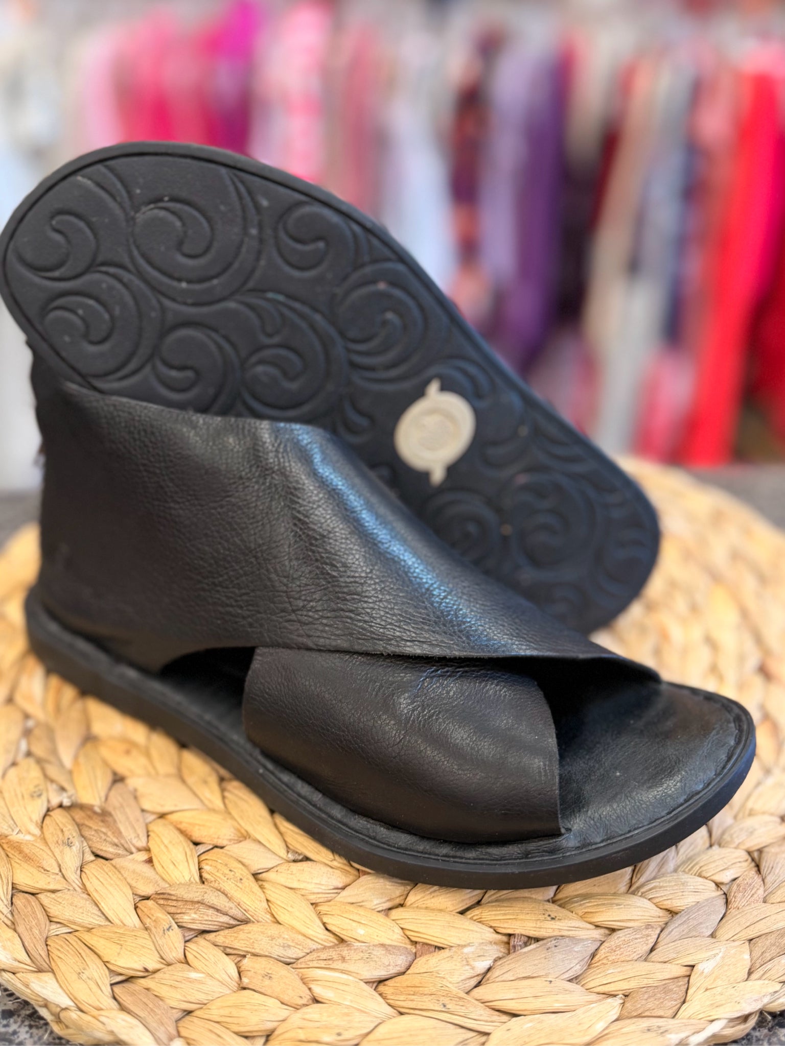 Pre-owned BORN Black Size 8 Designer Sandal