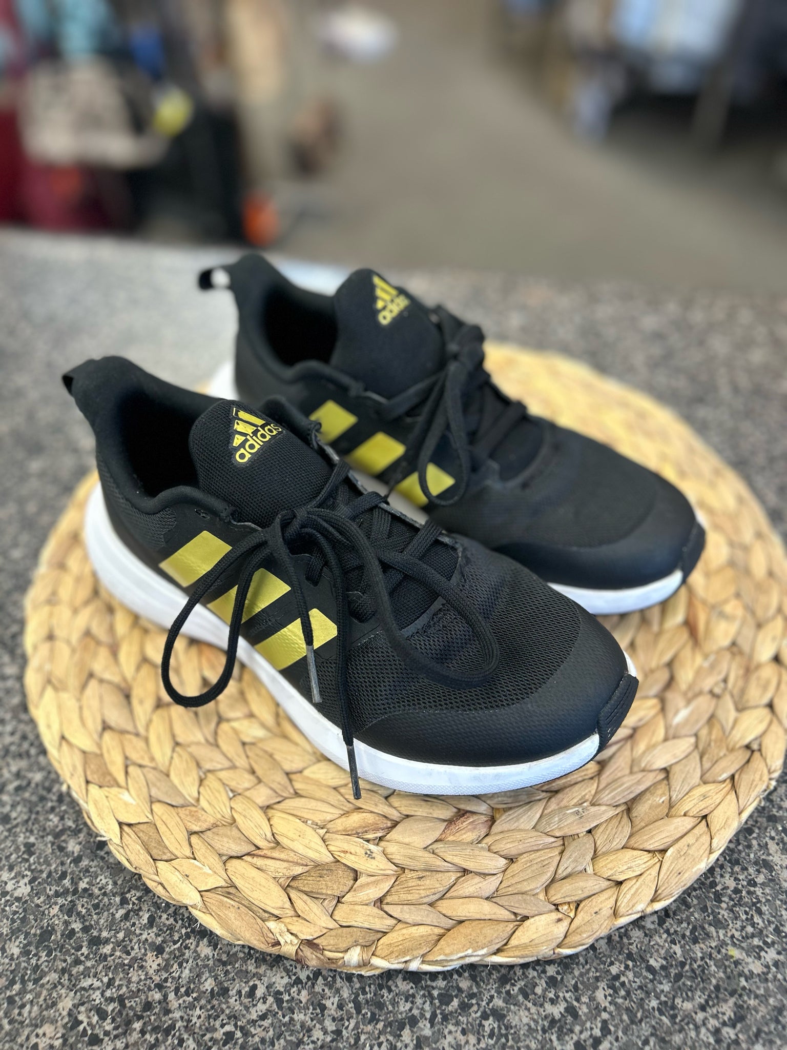 Pre-owned ADIDAS Black Gold Trim Size 5.5 Sneaker