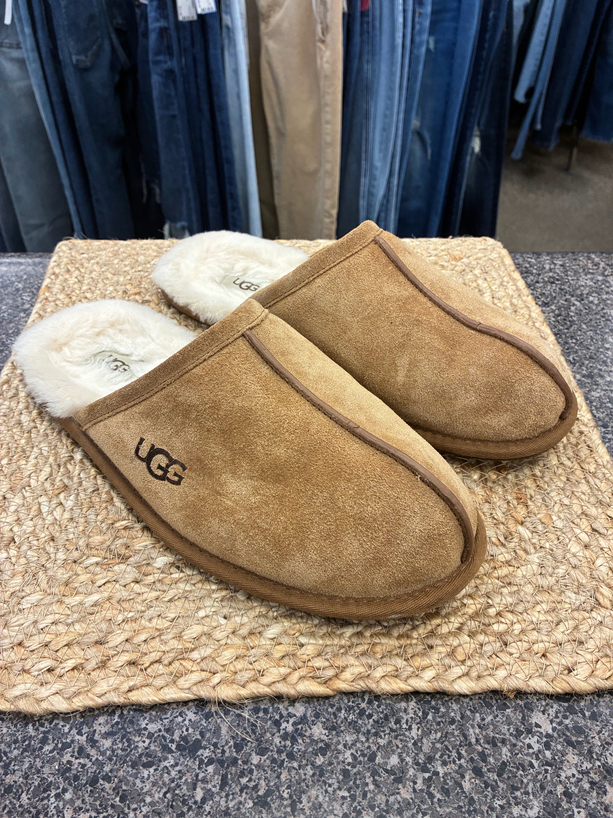 Pre-owned UGG Tan Cream SHOE SIZE 11 Mens Slippers