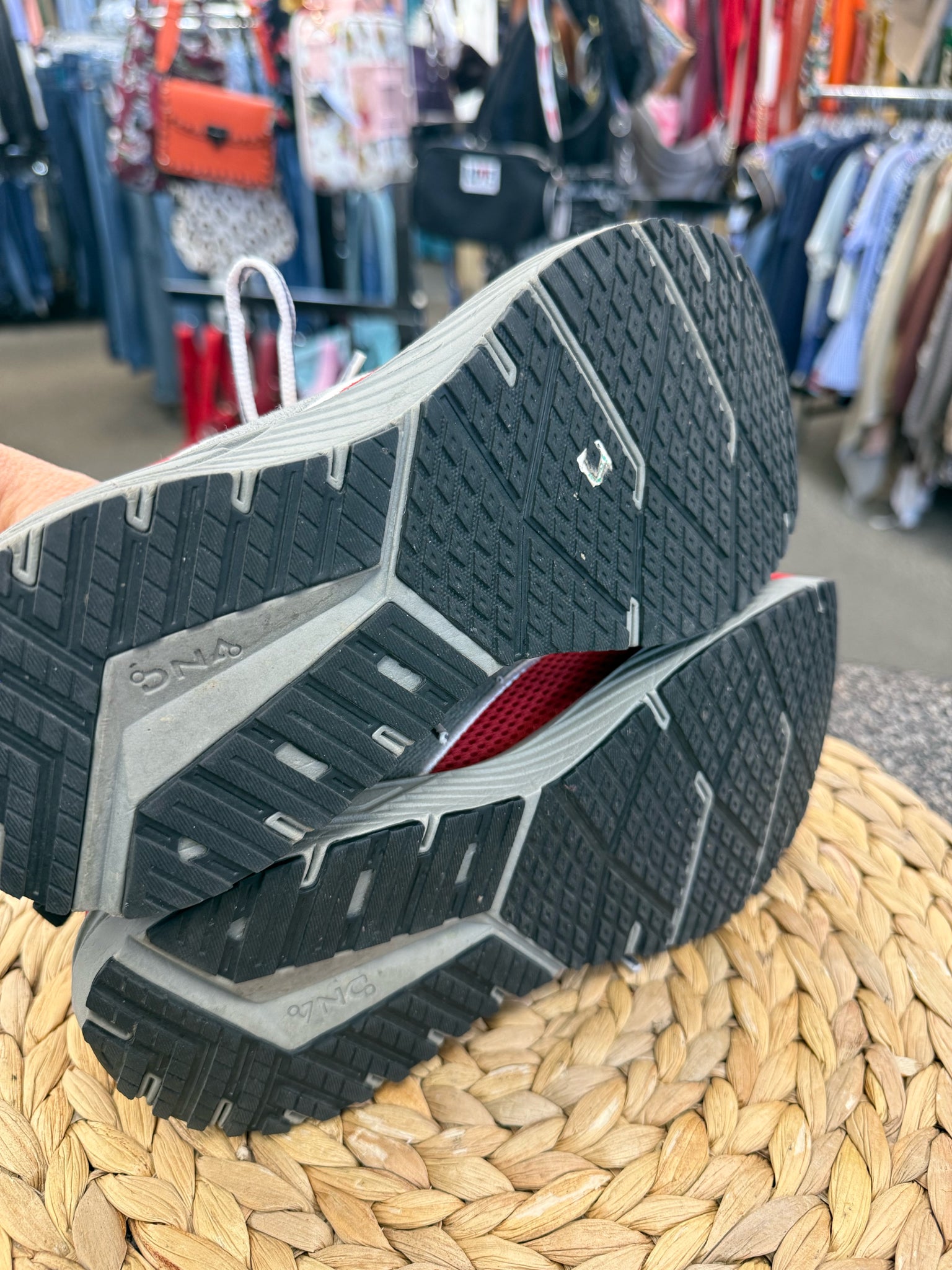 Pre-owned BROOKS Red Gray Trim Size 9.5 Designer Sneaker