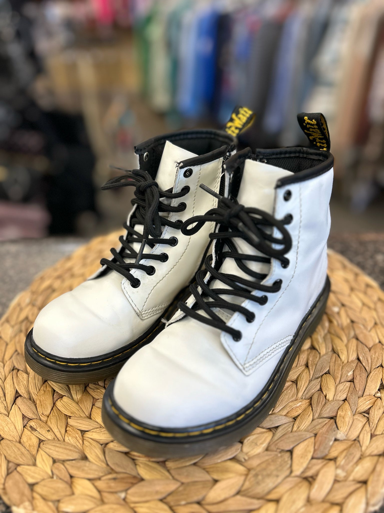 Pre-owned DR MARTENS White Black Trim Shoe Size 2 Girls Bootie