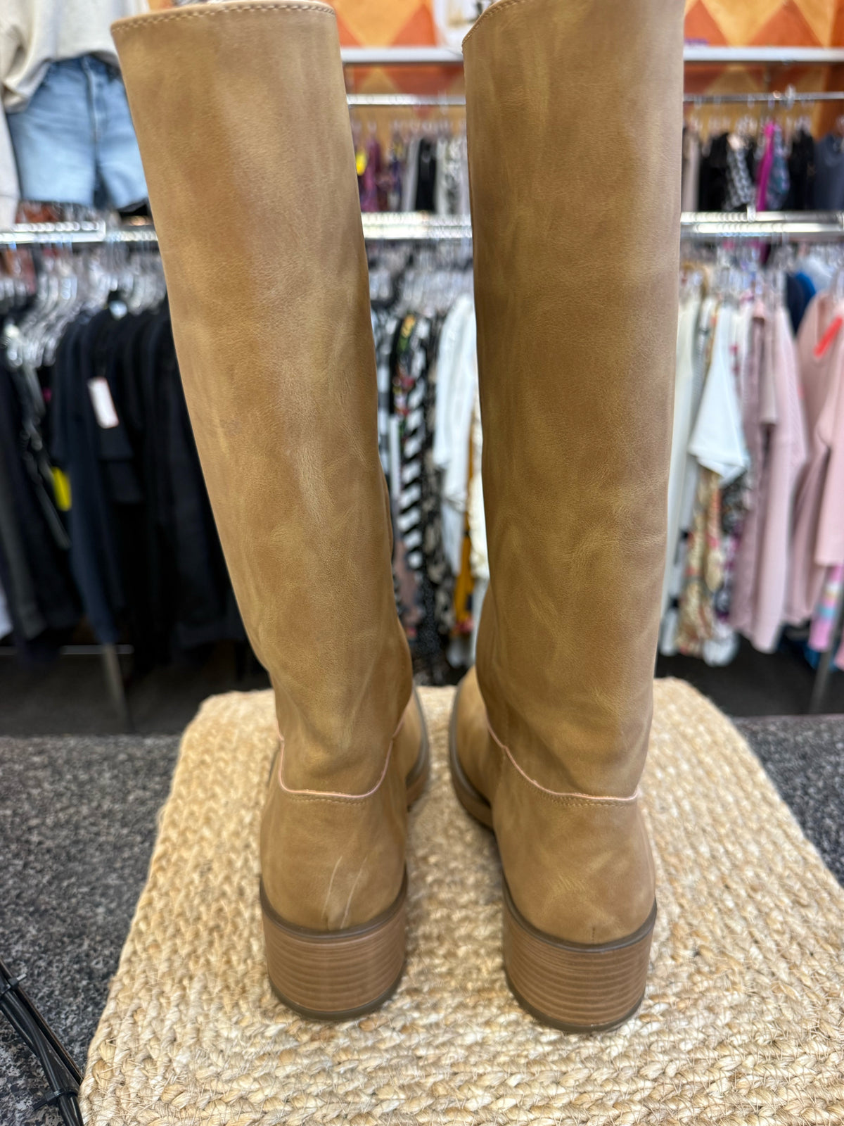 Pre-owned STEVE MADDEN Tan Size 6.5 Boot