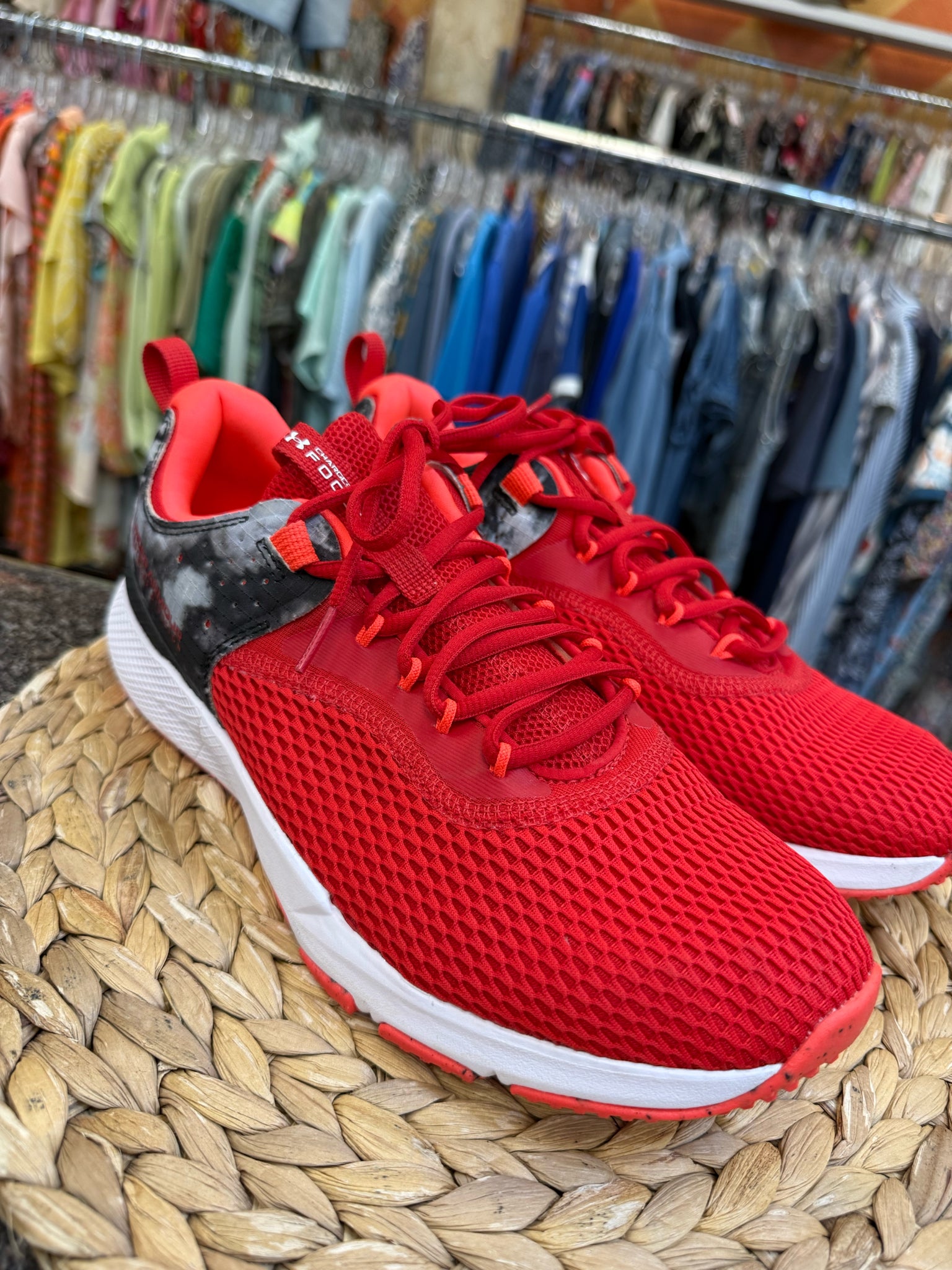 Pre-owned UNDER ARMOUR Red Black Trim SHOE SIZE 10 MENS Sneakers