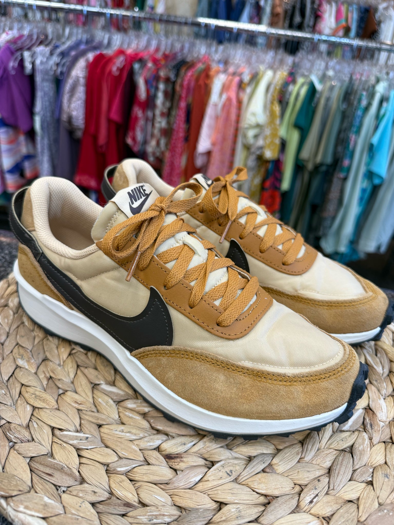 Pre-owned NIKE Mustard Size 9 Sneaker