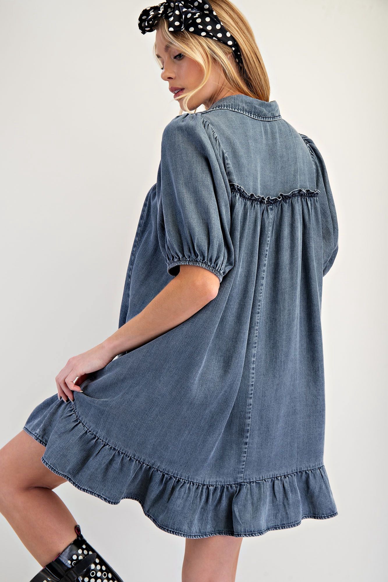 New EASEL Washed Denim Size Small Short Sleeve Dress