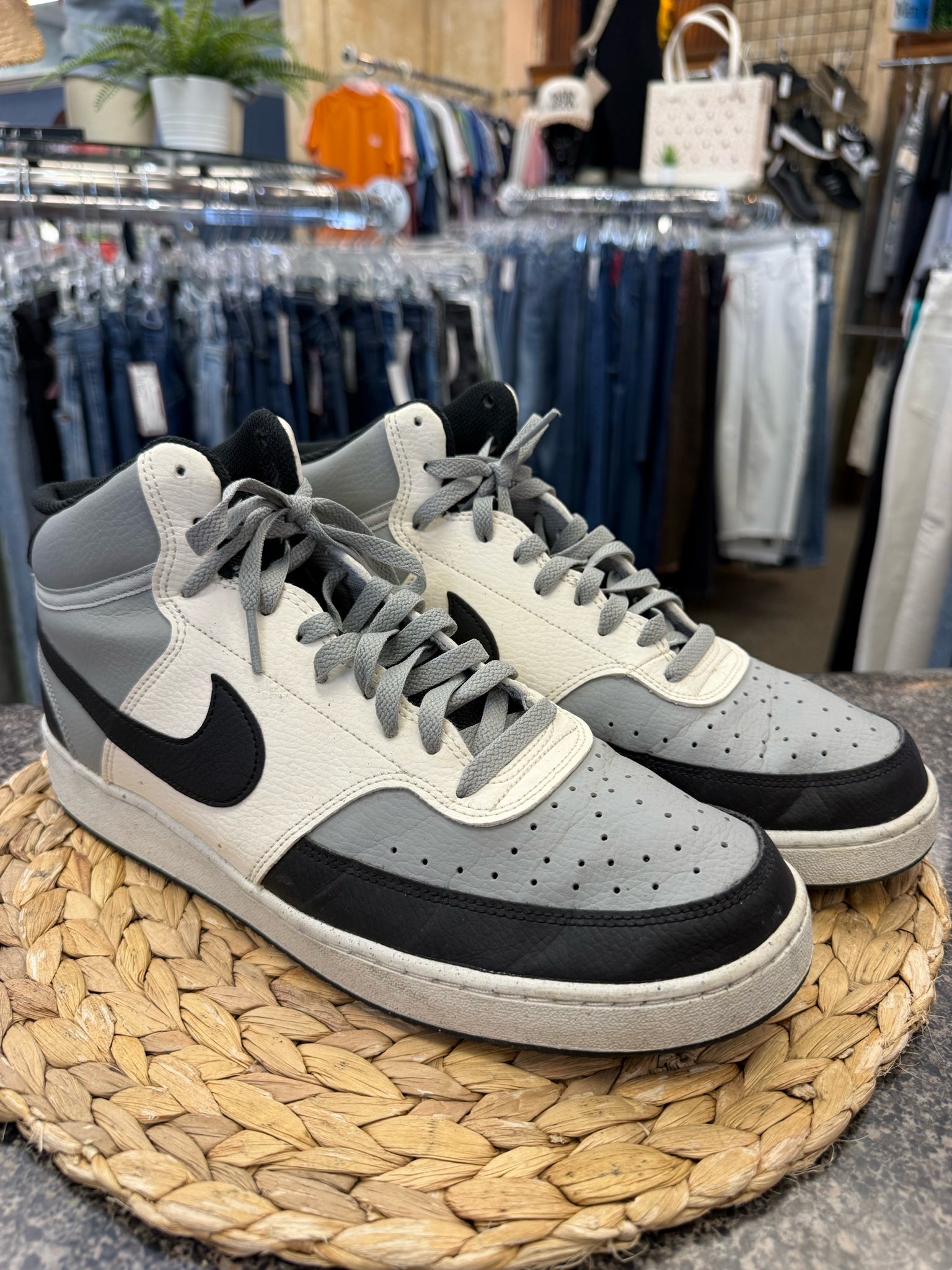 Pre-owned NIKE Gray Black Trim SHOE SIZE 12 MENS Designer Shoe