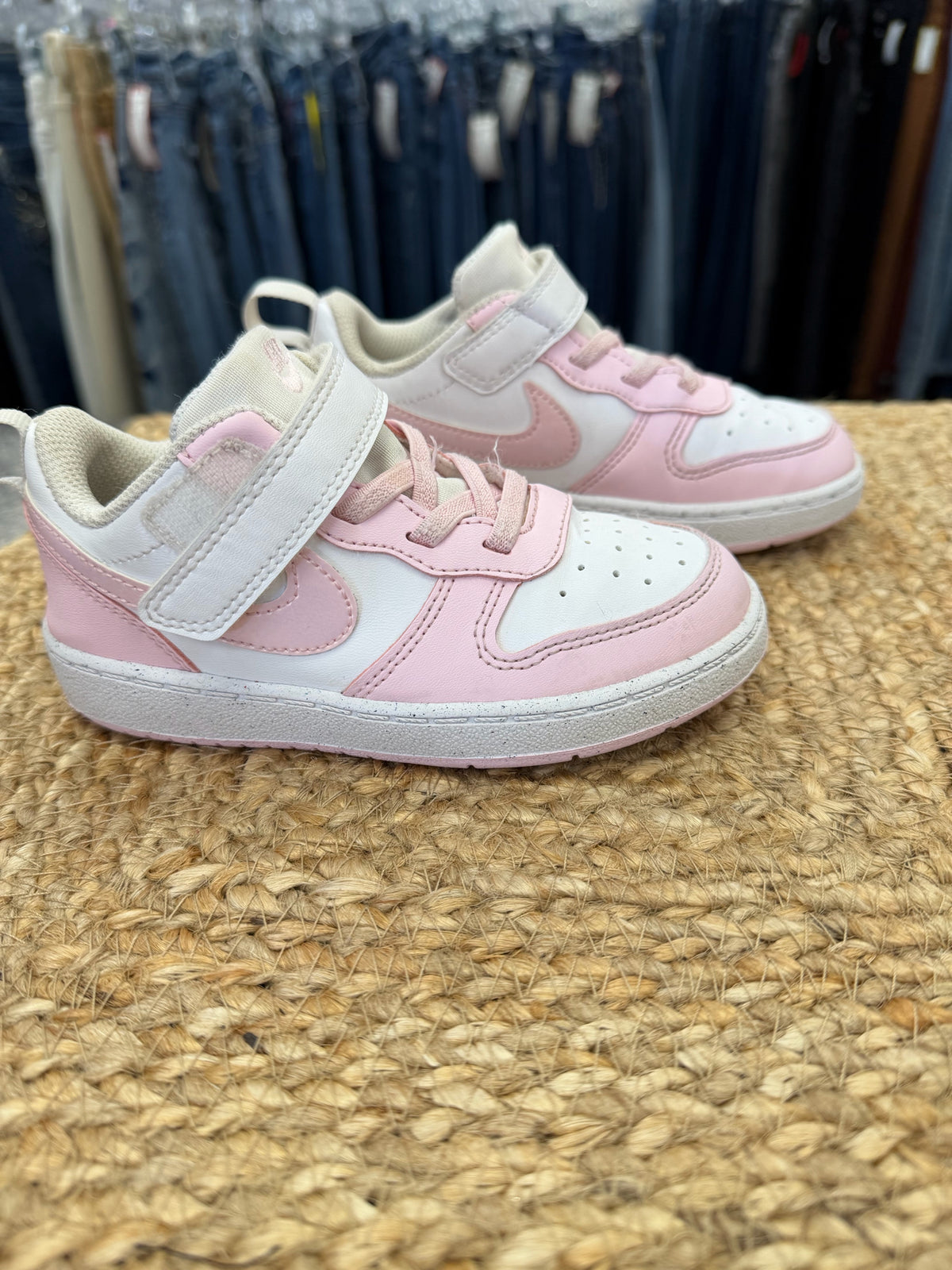 Pre-owned NIKE Pink White Shoe Size 9 Girls Sneaker