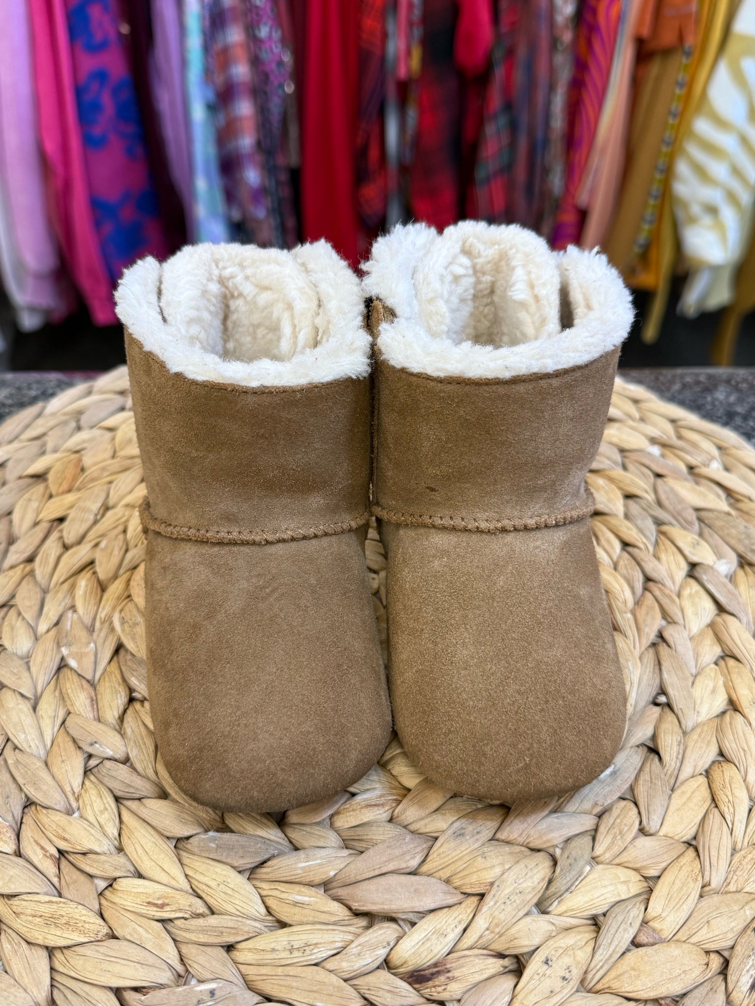 Pre-owned UGG Tan White Shoe Size 4 Girls Bootie