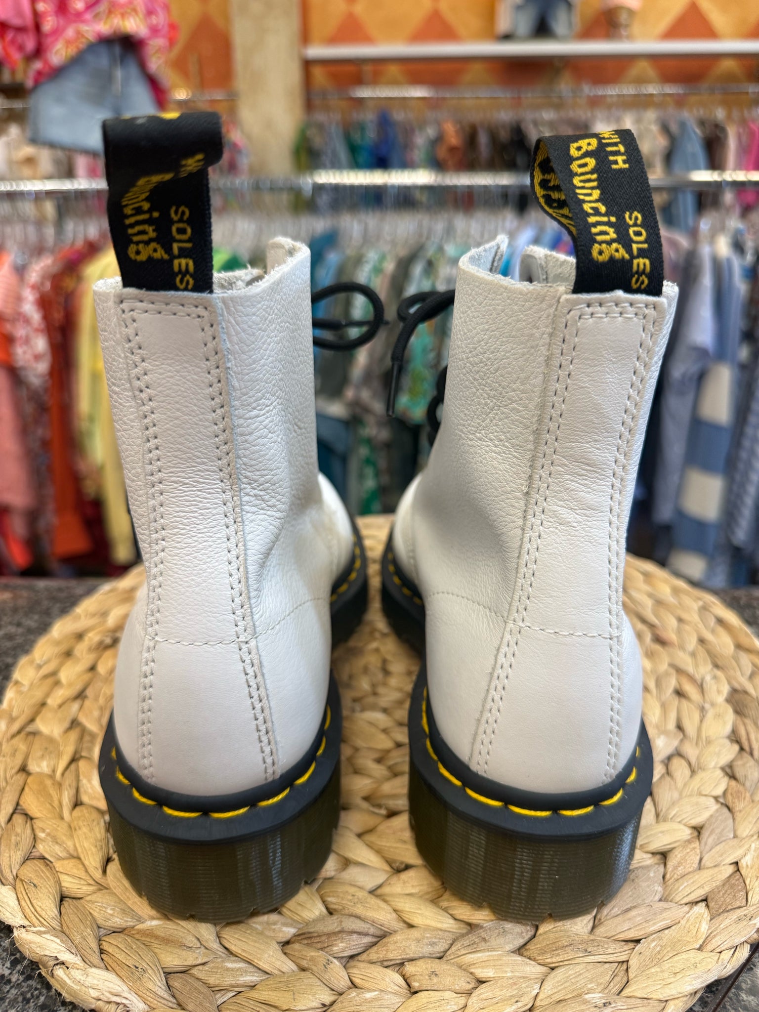 Pre-owned DR MARTENS White Black Trim Size 8 Designer Boot