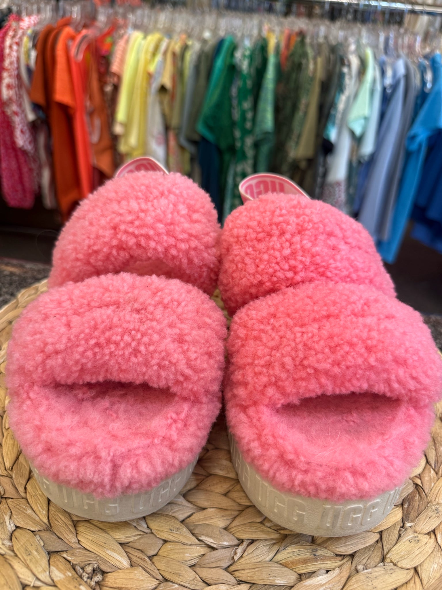 Pre-owned UGG Pink Size 7 Designer Slipper
