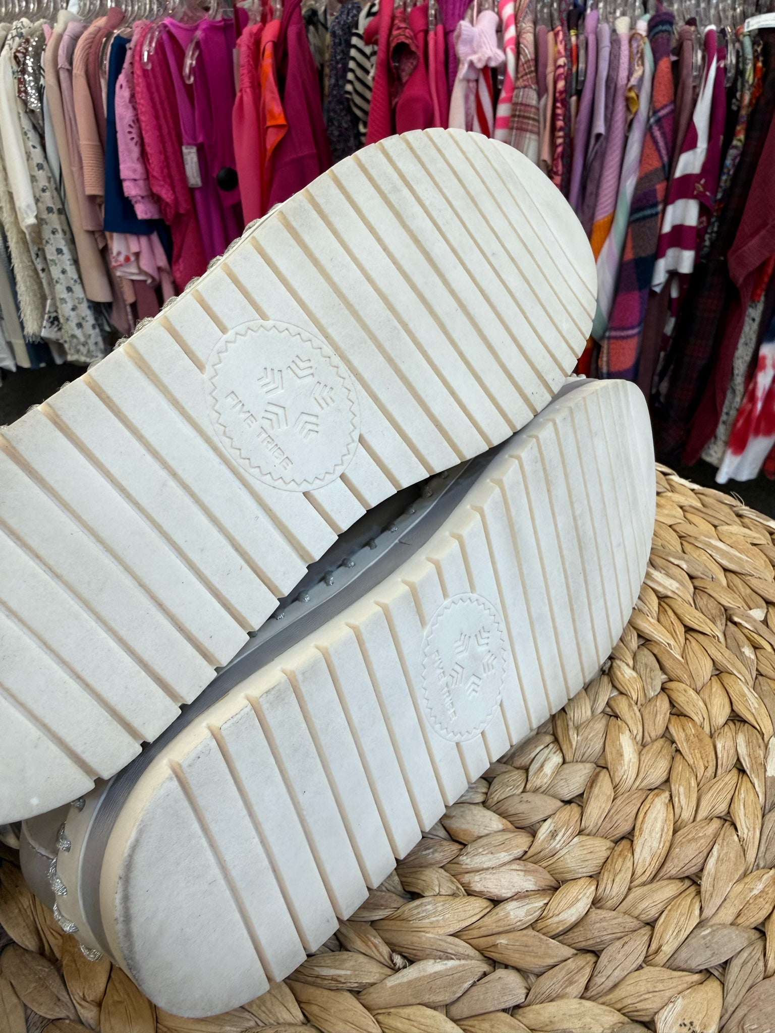 New with Tag FIVE TRIBE Light gray Size 8 Shoe