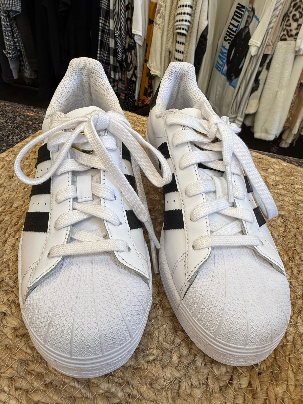New Without Tag ADIDAS White Black Trim Shoe Size 3.5 Girls Sneaker