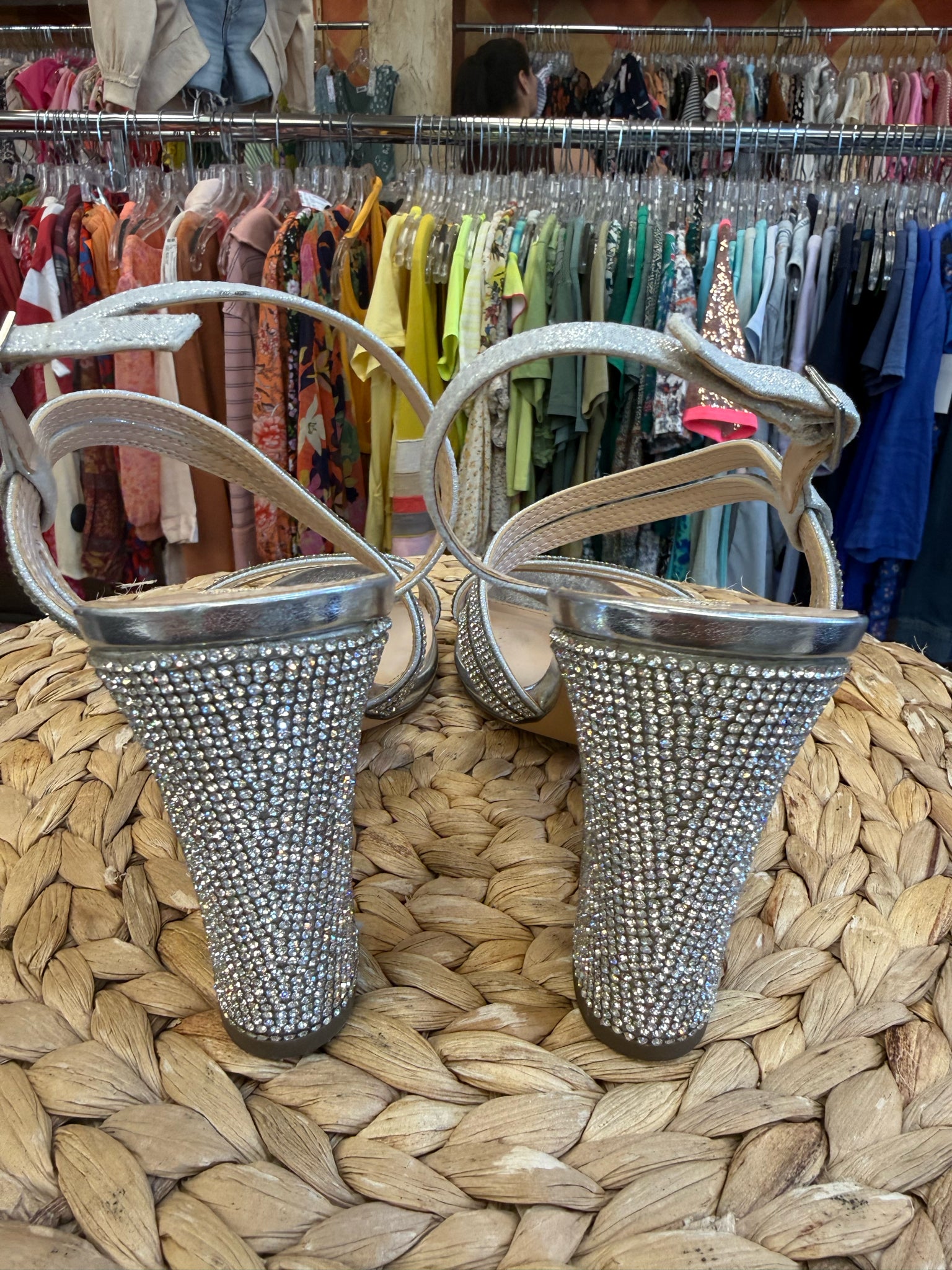 Pre-owned NINA Silver Sparkle Size 8.5 Heel
