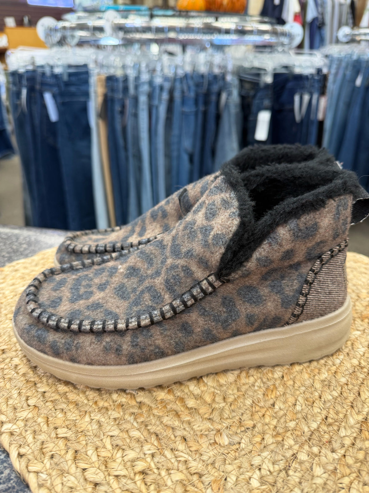 Pre-owned HEY DUDE Tan Black Animal Size 6 Shoe
