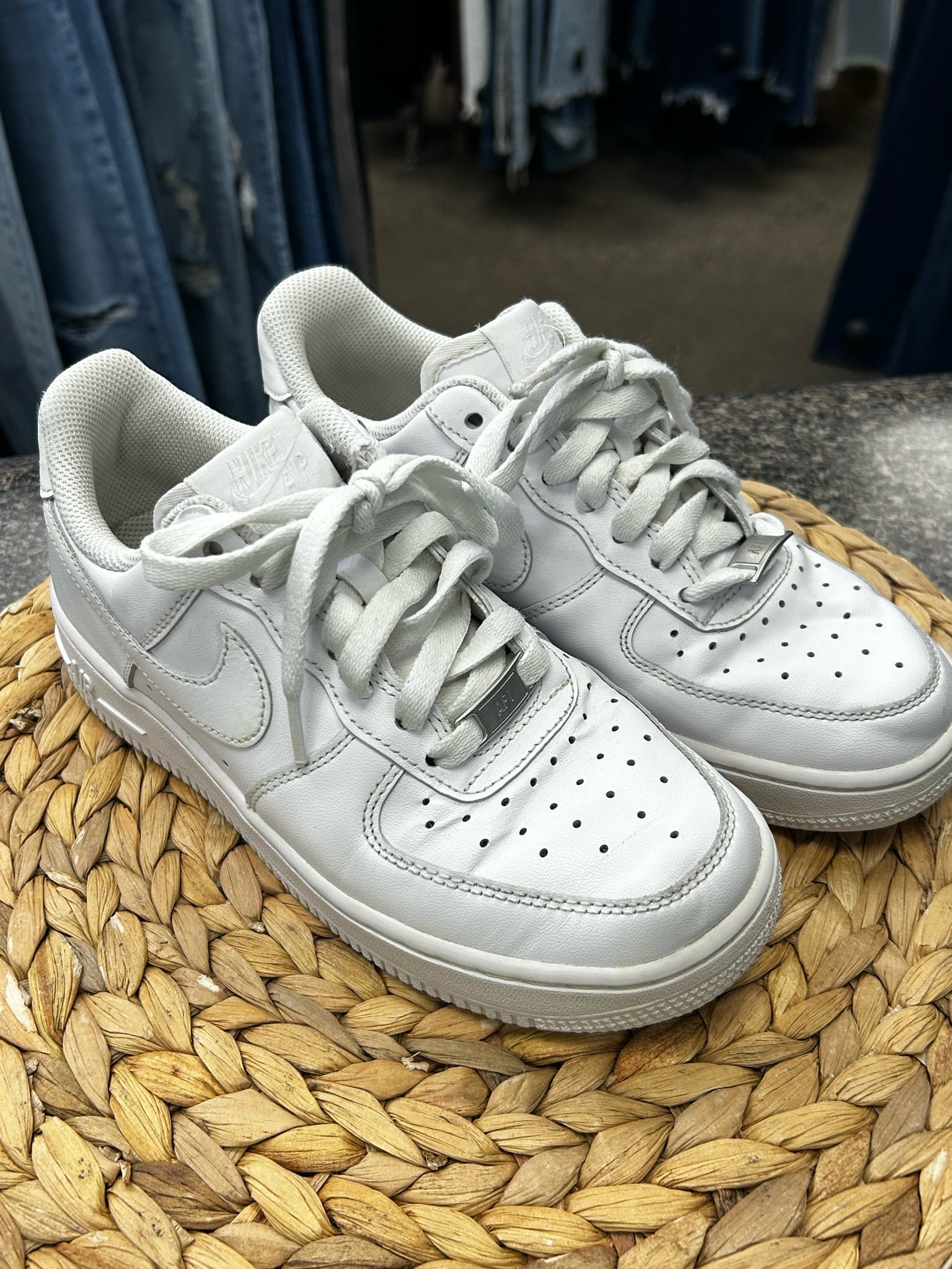 Pre-owned NIKE White Size 6 Designer Sneaker