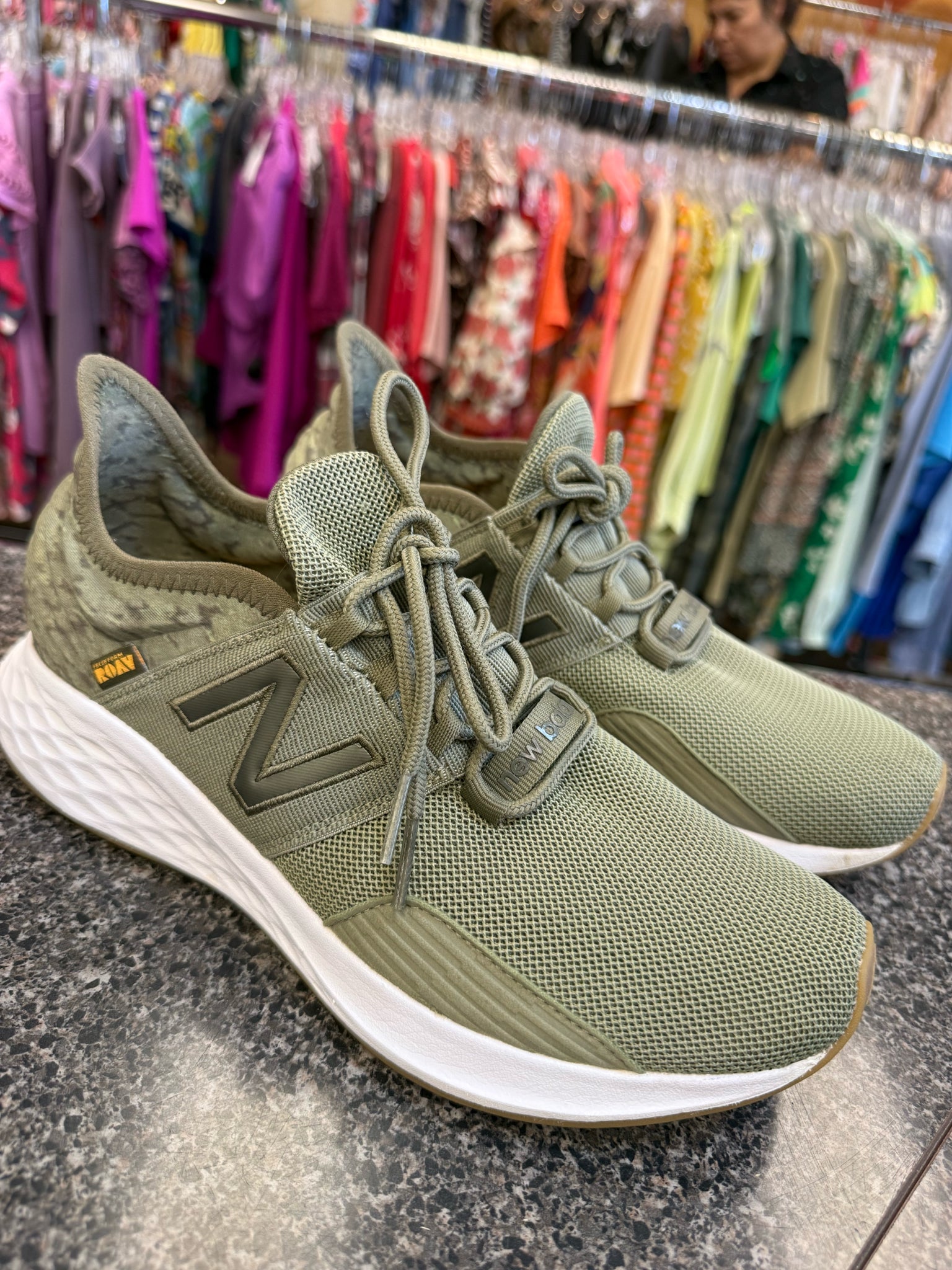 Pre-owned NEW BALANCE Olive Size 8 Sneaker