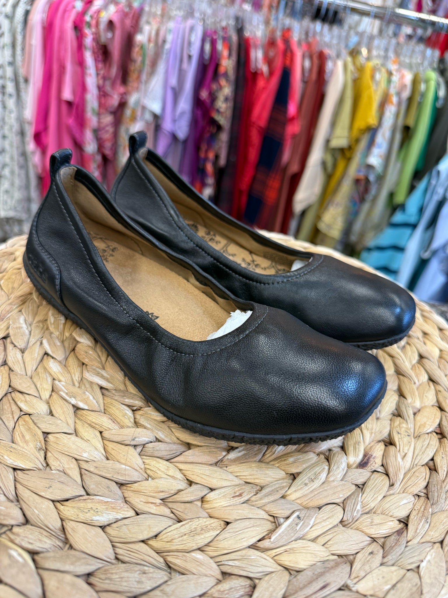 Pre-owned TAOS Black Size 6 Designer Shoe