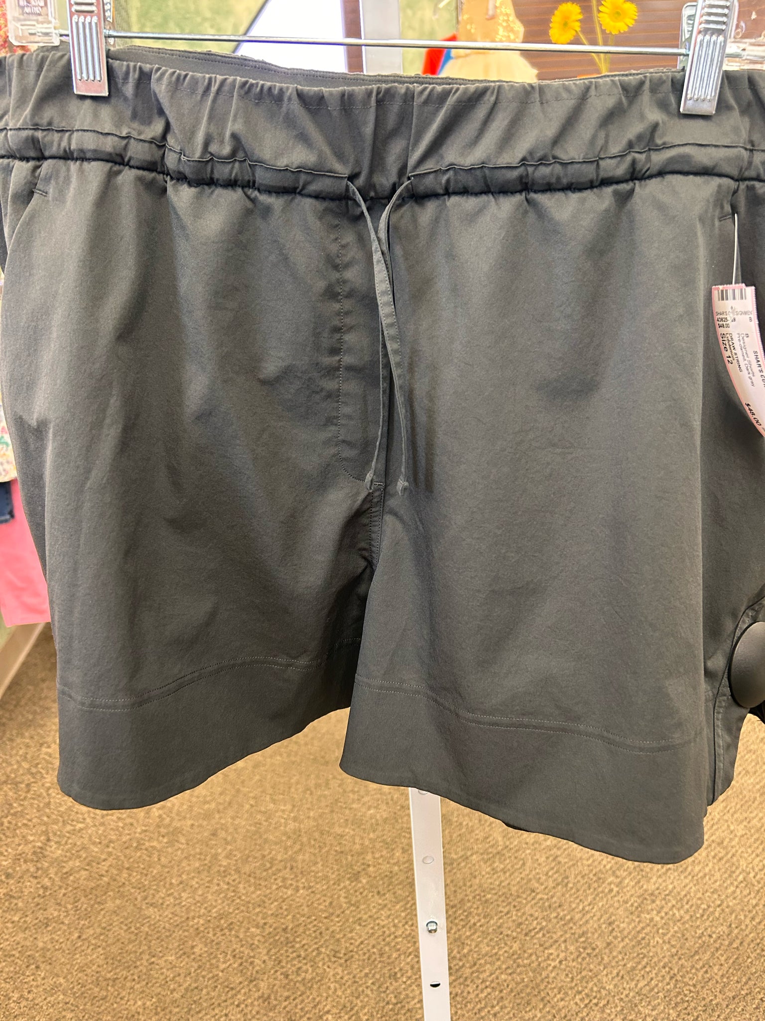 Pre-owned Lululemon Dark gray Size: 12 Designer Shorts