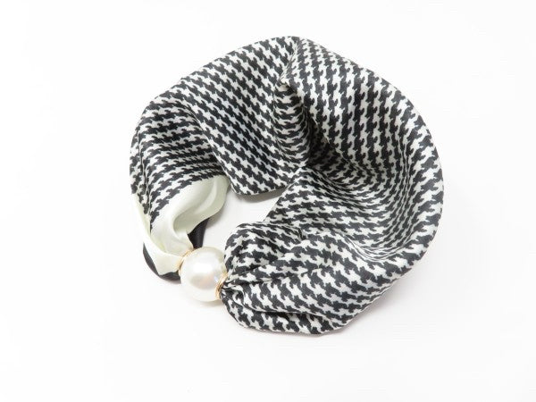 New L&B BLACK HOUNDSTOOTH Necklace