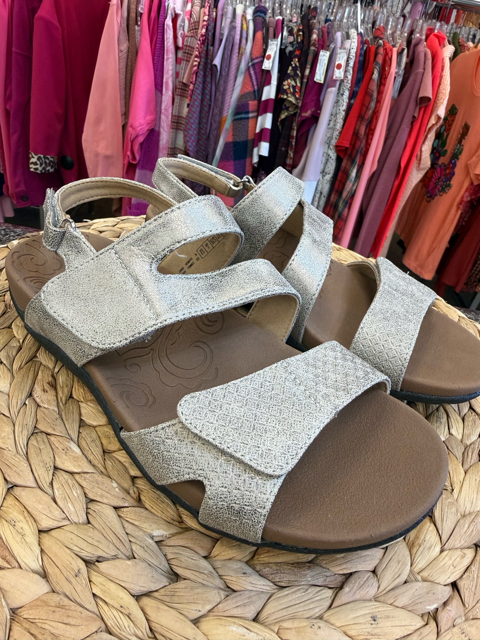 Pre-owned ROCKPORT Bronze Blend Size 5.5 Sandal