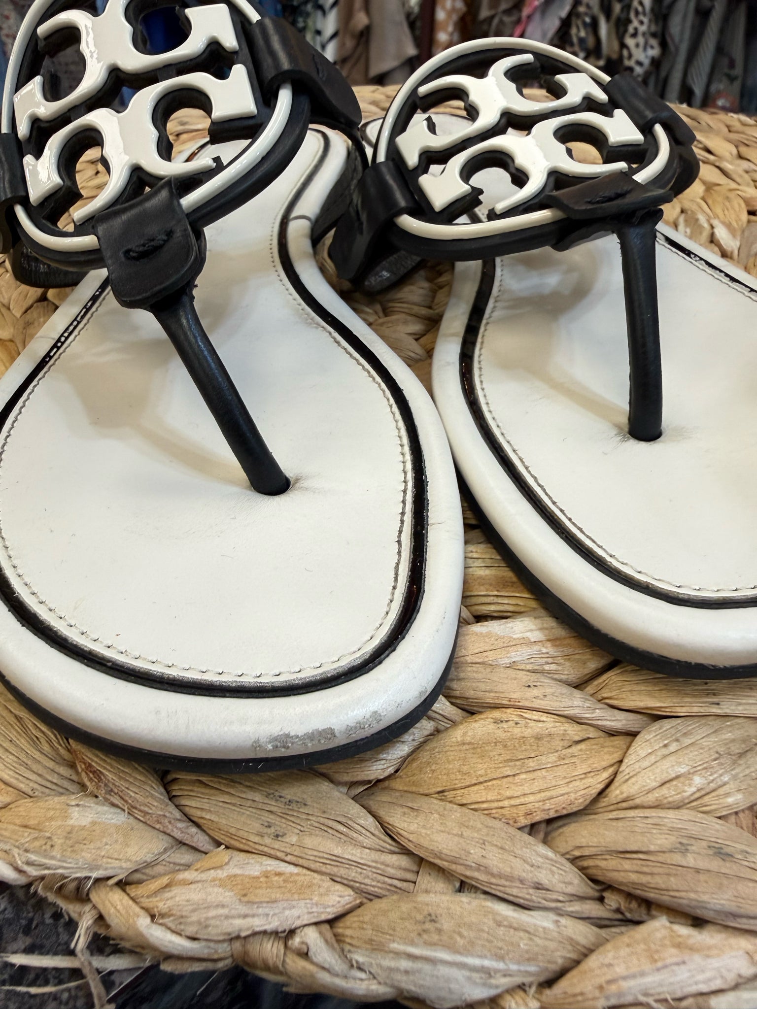 Pre-owned TORY BURCH Black Cream Trim Size 7.5 Sandal