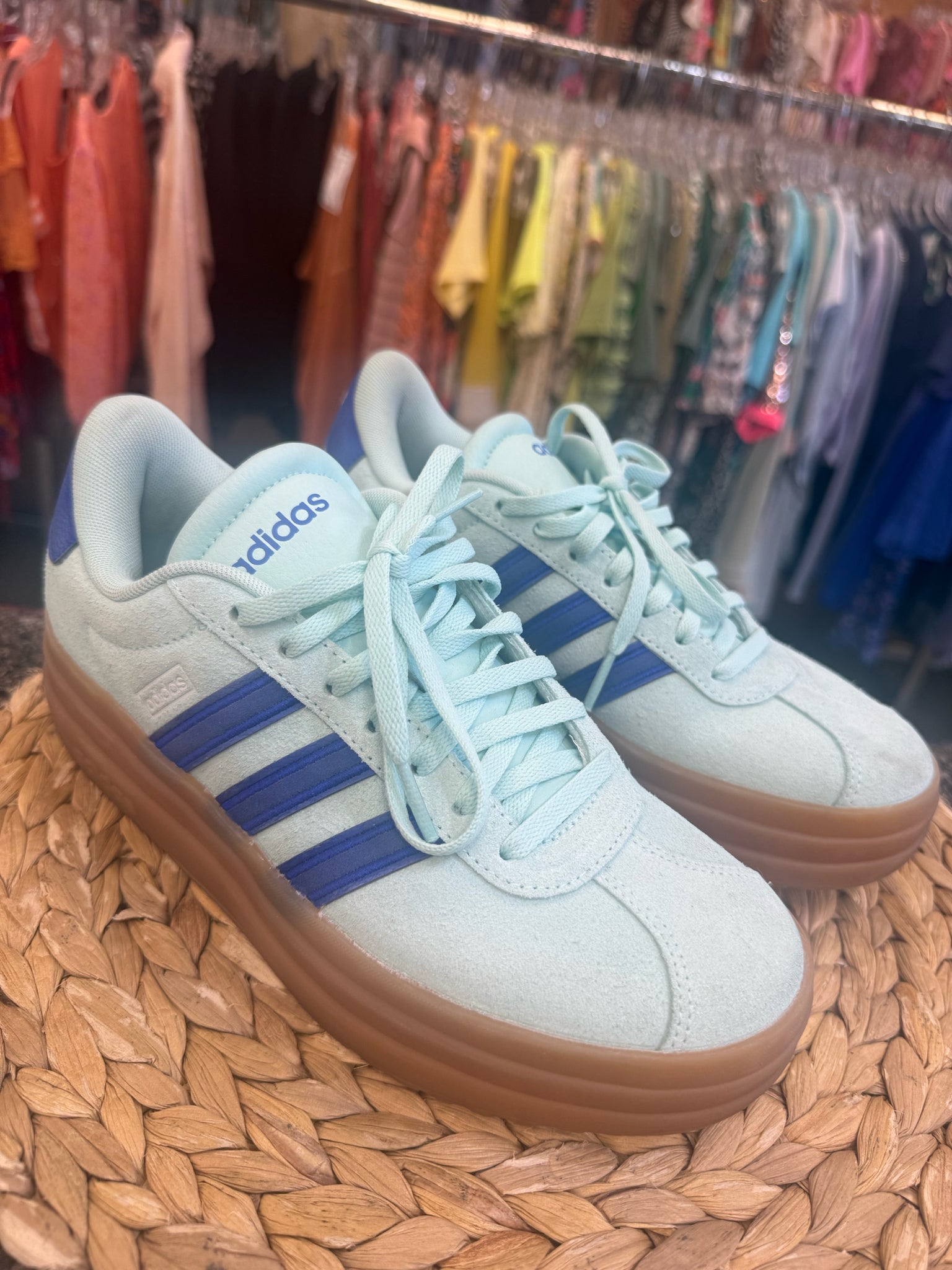 Pre-owned ADIDAS Mint Blue Trim Size 7 Sneaker