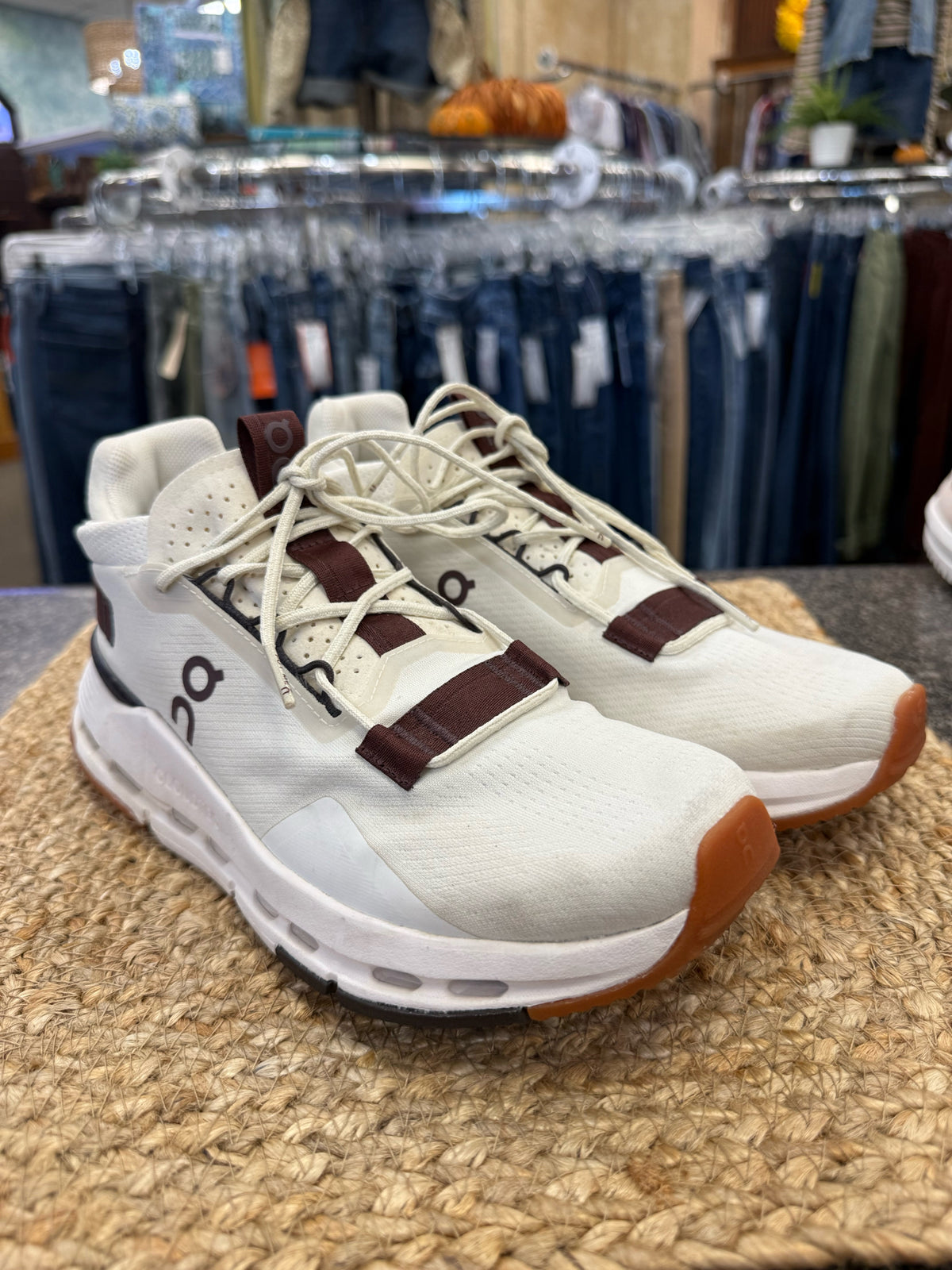 Pre-owned On Cloud Cream Brown Trim Size 7.5 Designer Sneaker