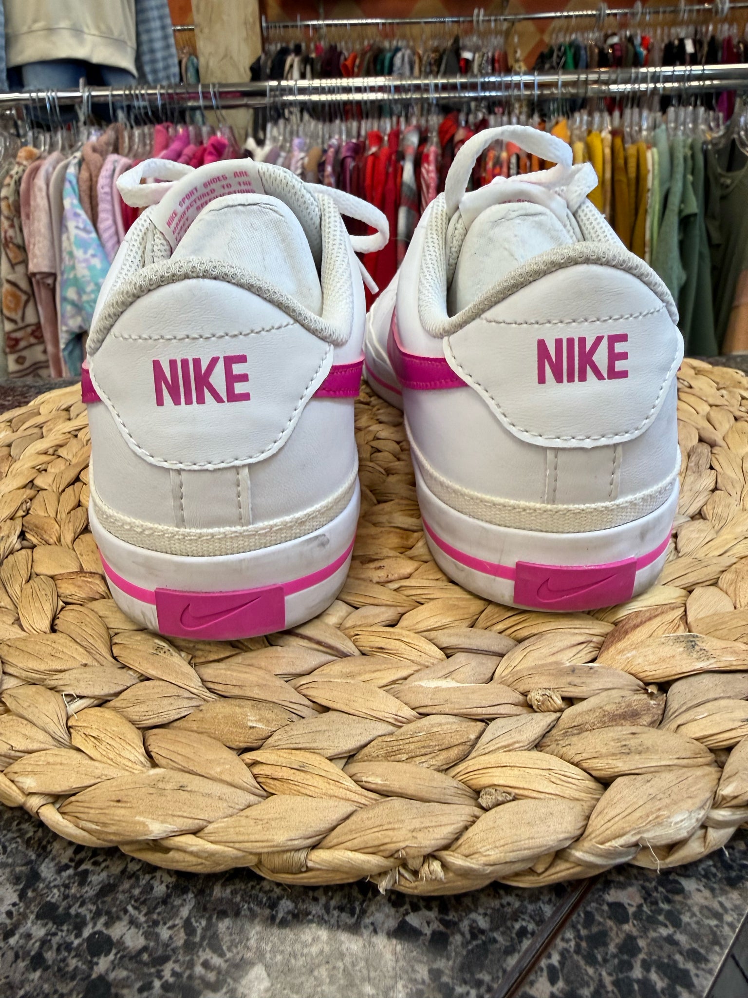 Pre-owned NIKE White Hot Pink Trim Size 7 Sneaker